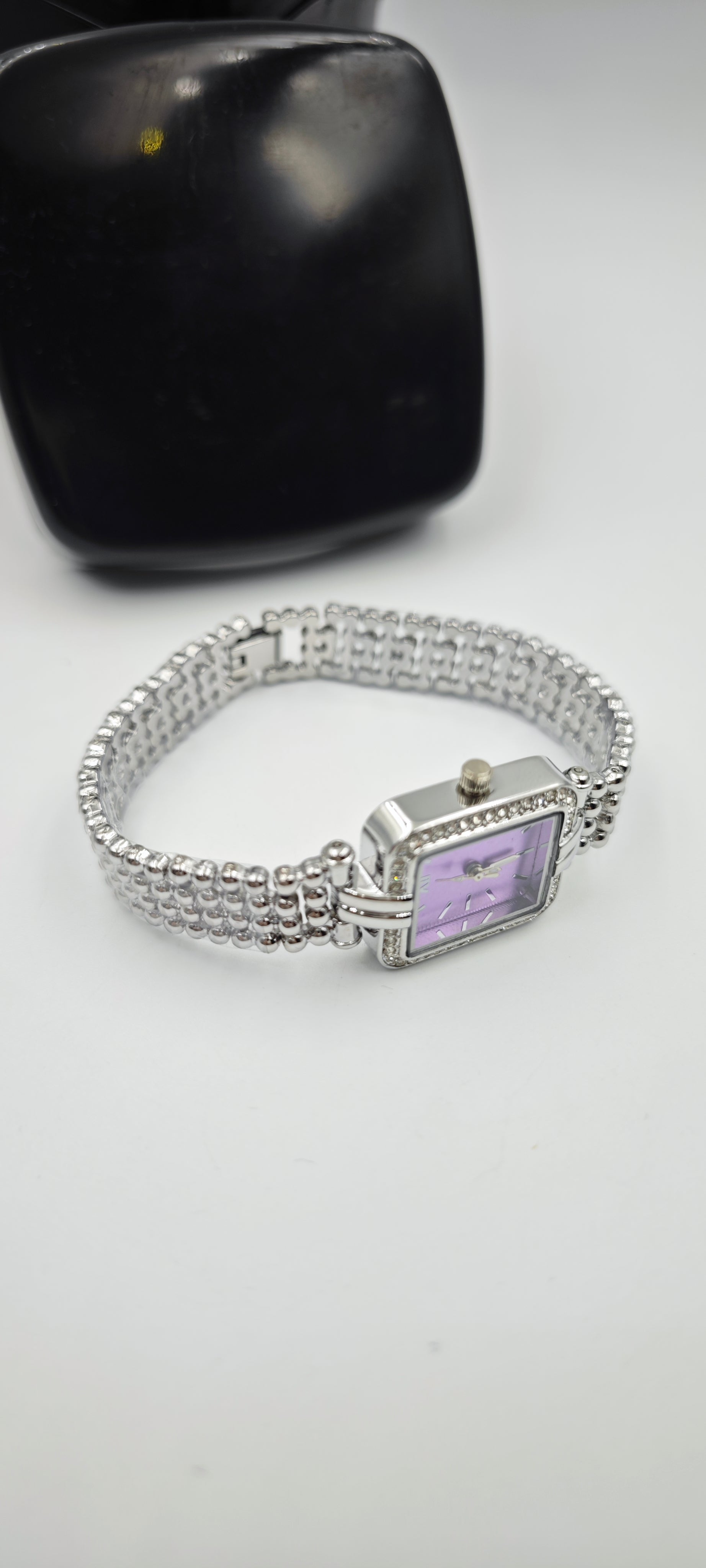 Minimalist Vintage Bayan