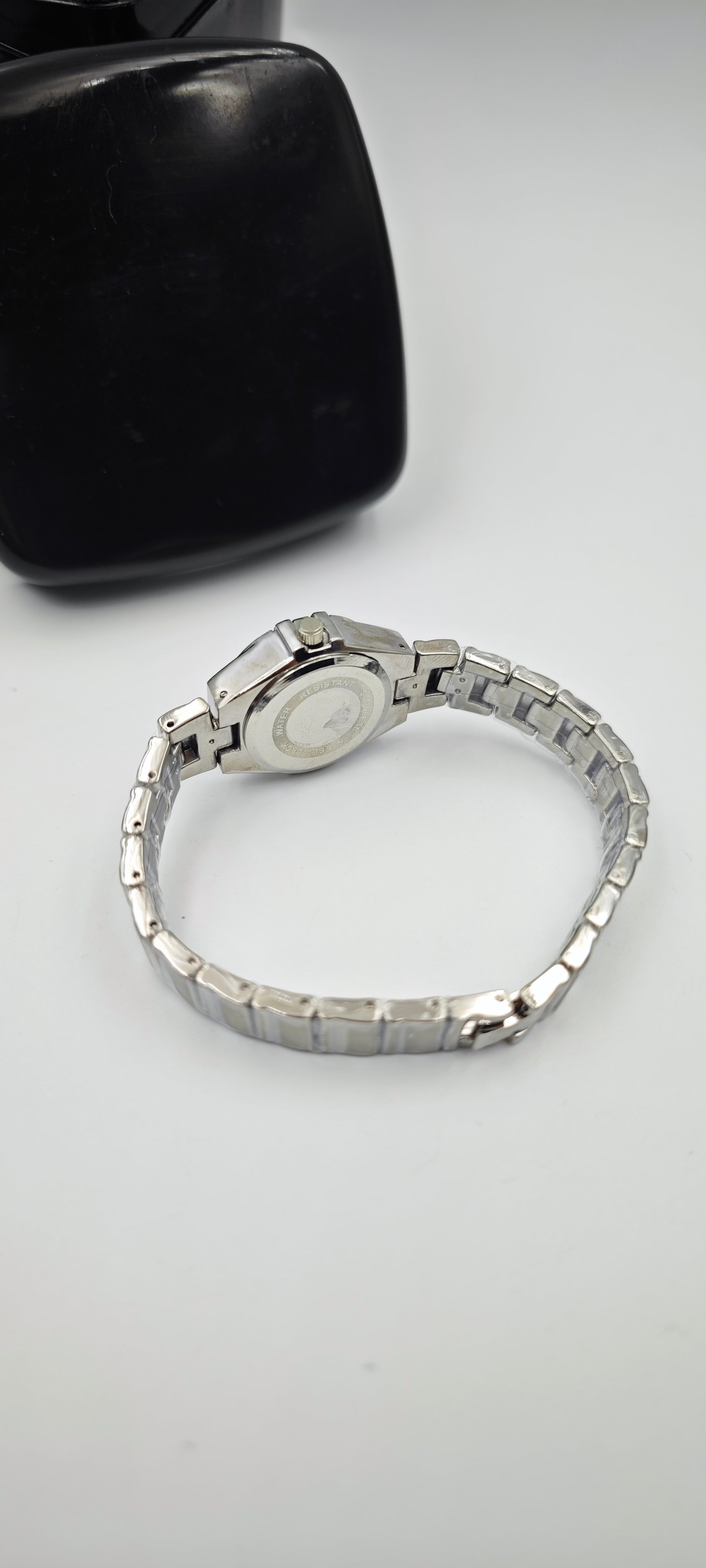 Minimalist Vintage Bayan