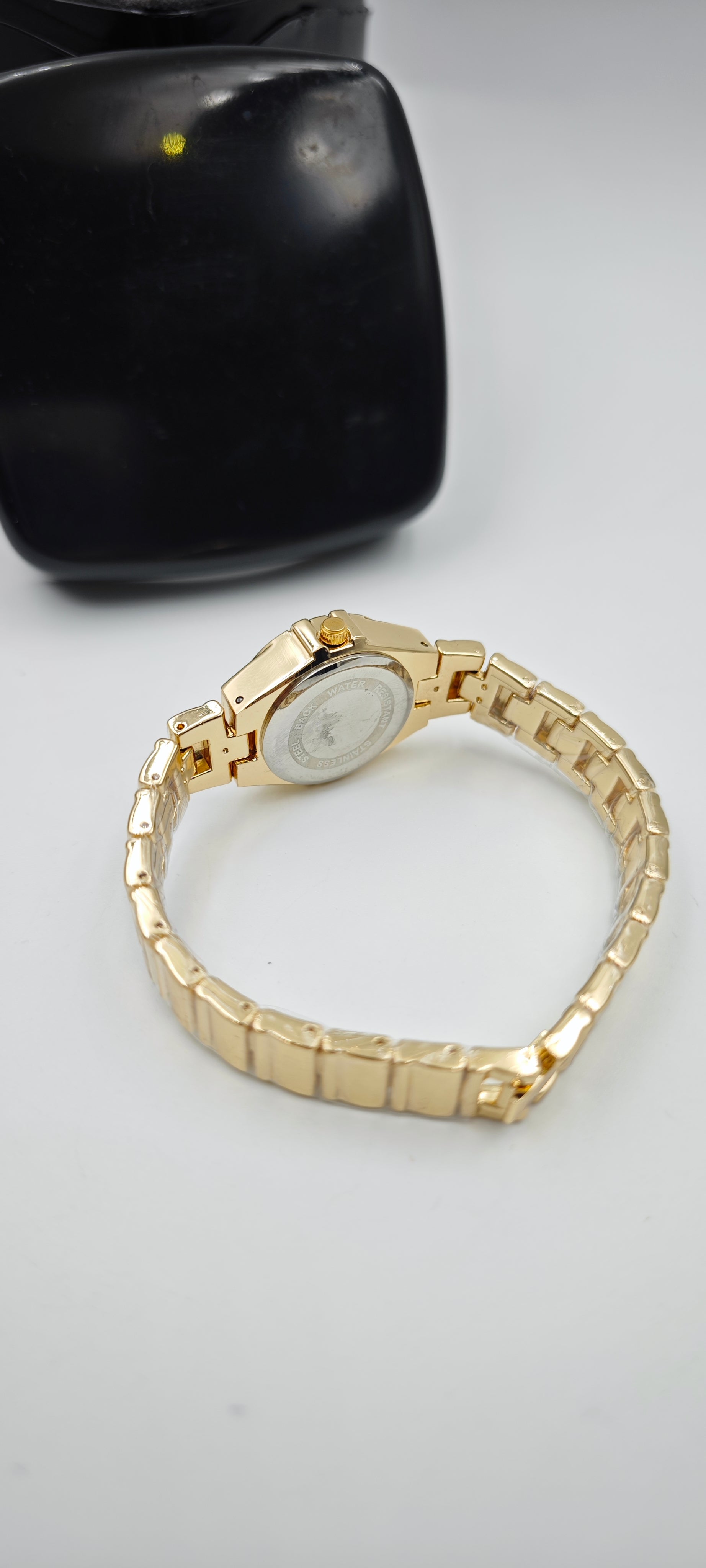 Minimalist Vintage Bayan