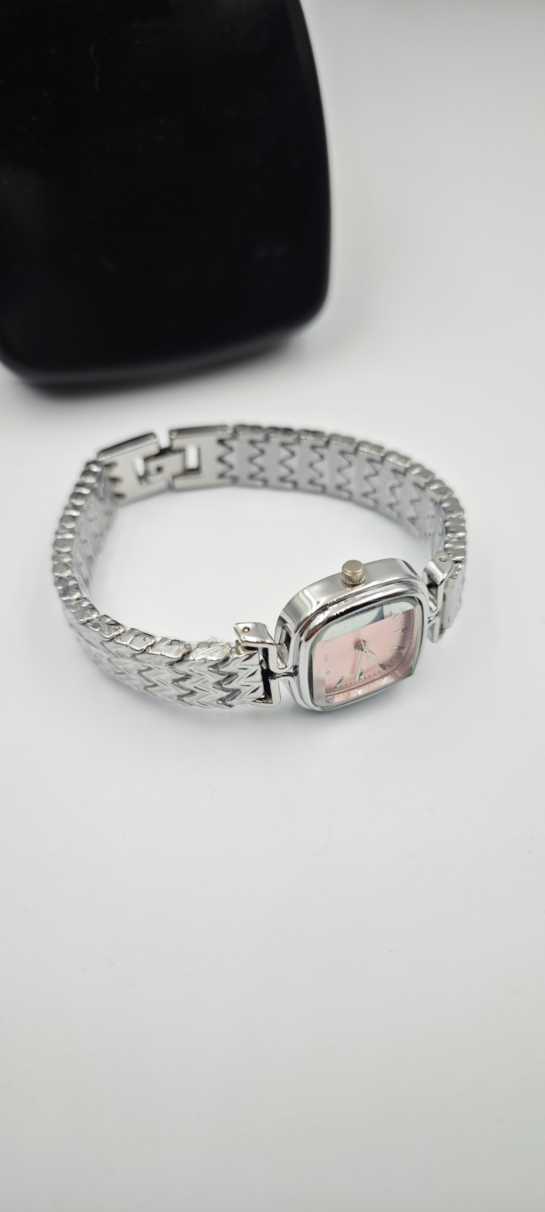 Minimalist Vintage Bayan