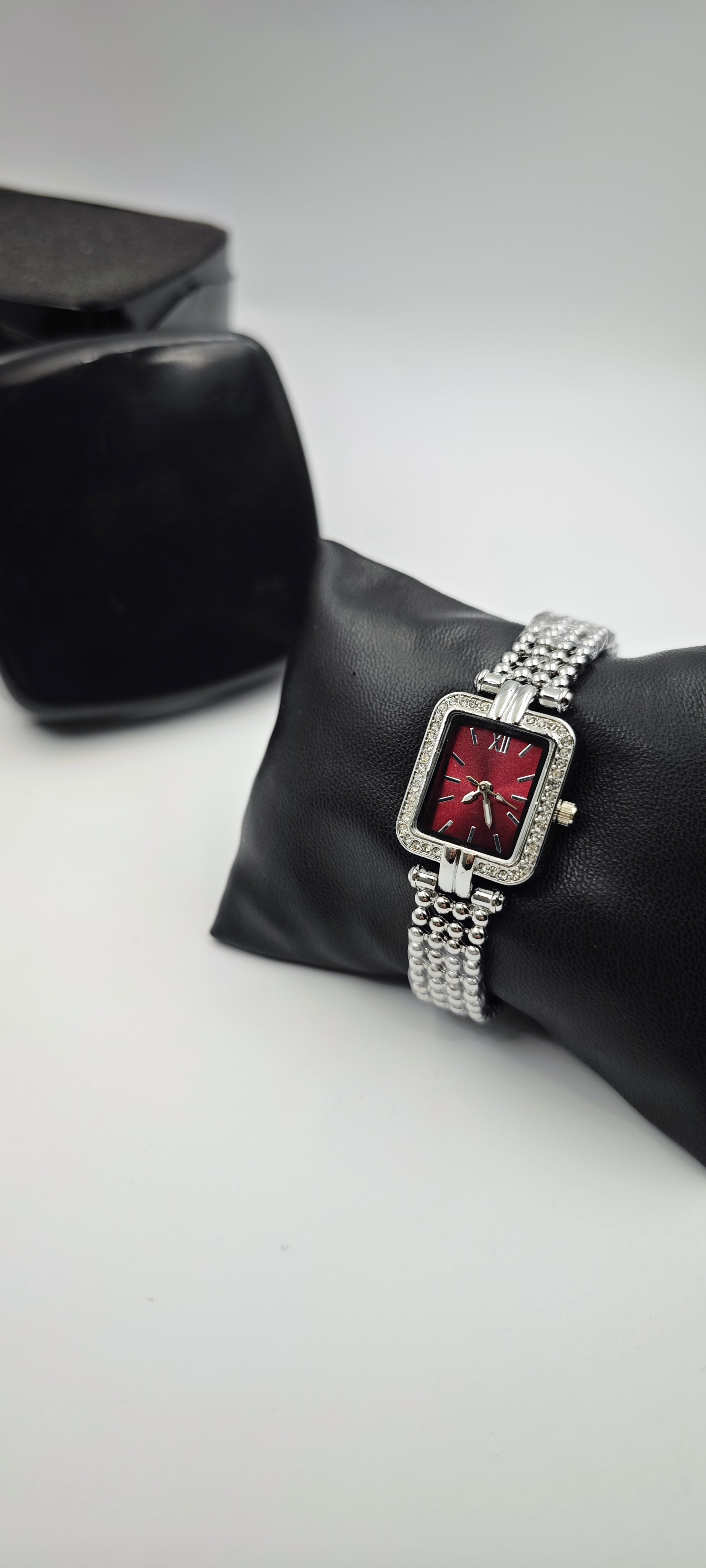 Minimalist Vintage Bayan