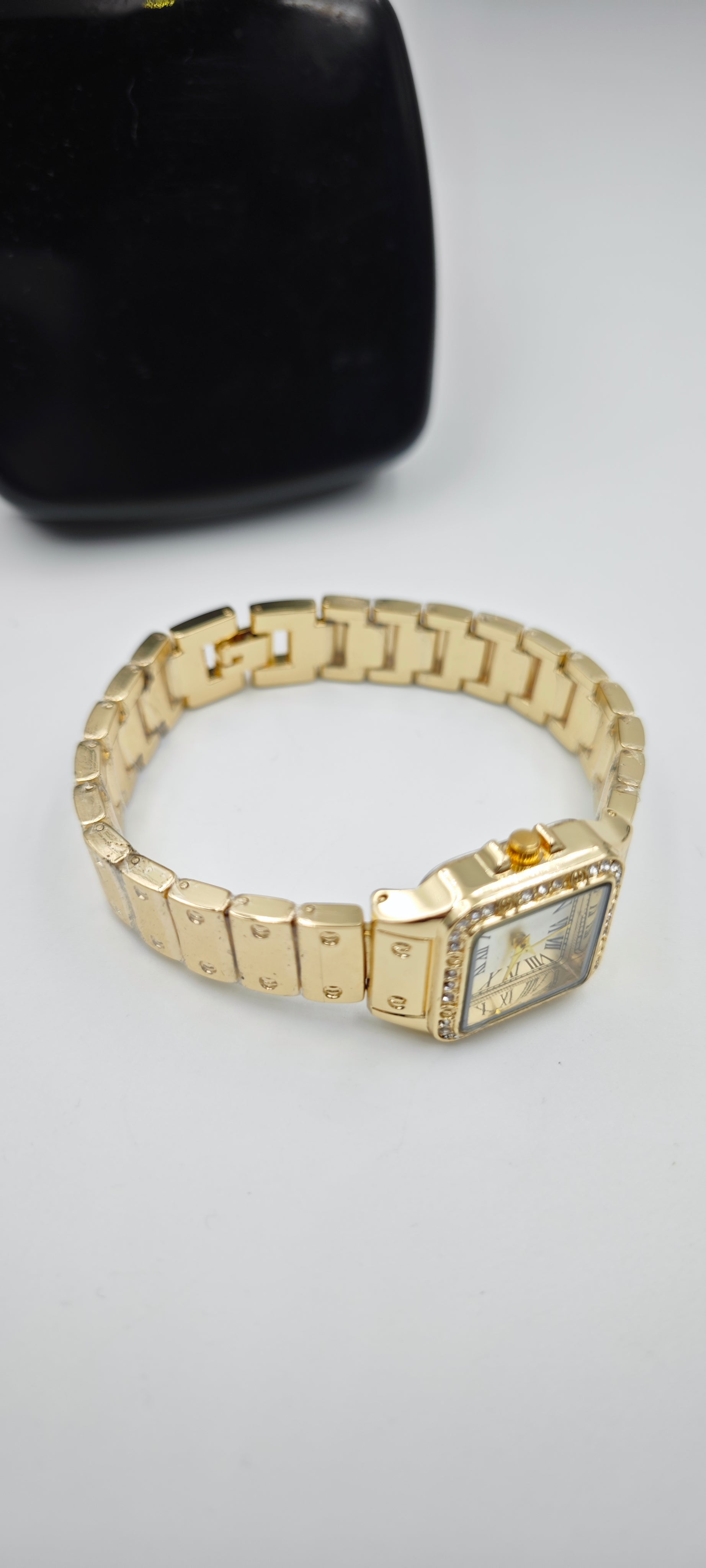 Minimalist Vintage Bayan