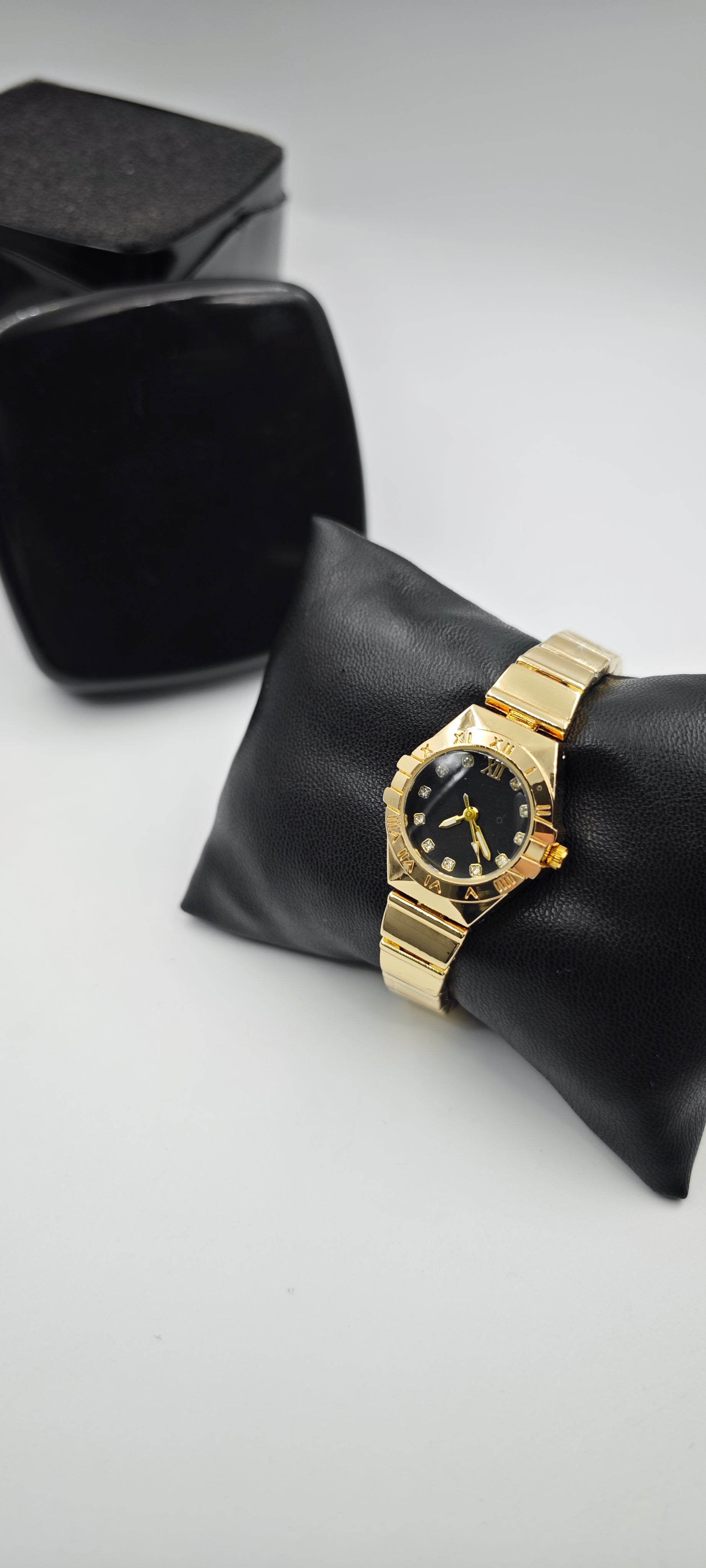 Minimalist Vintage Bayan