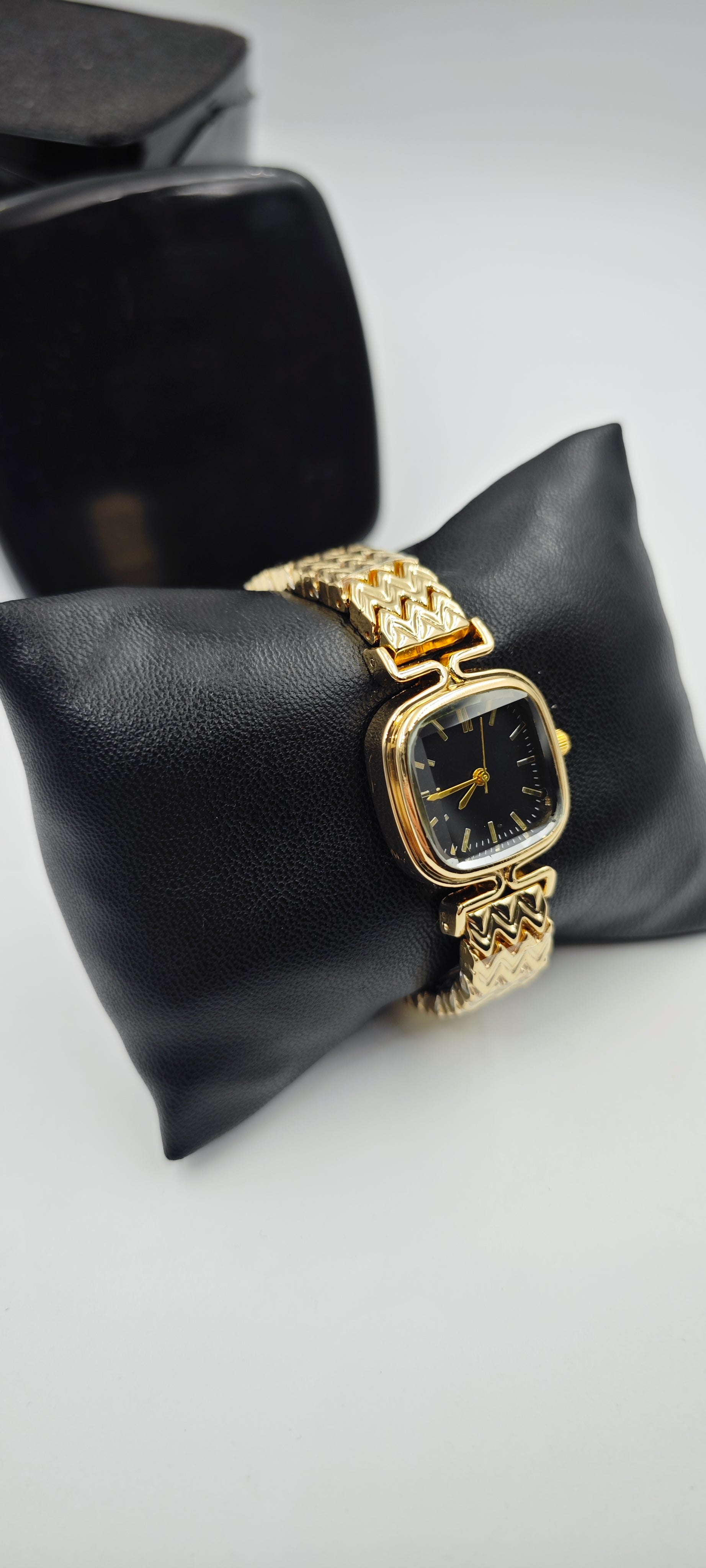 Minimalist Vintage Bayan