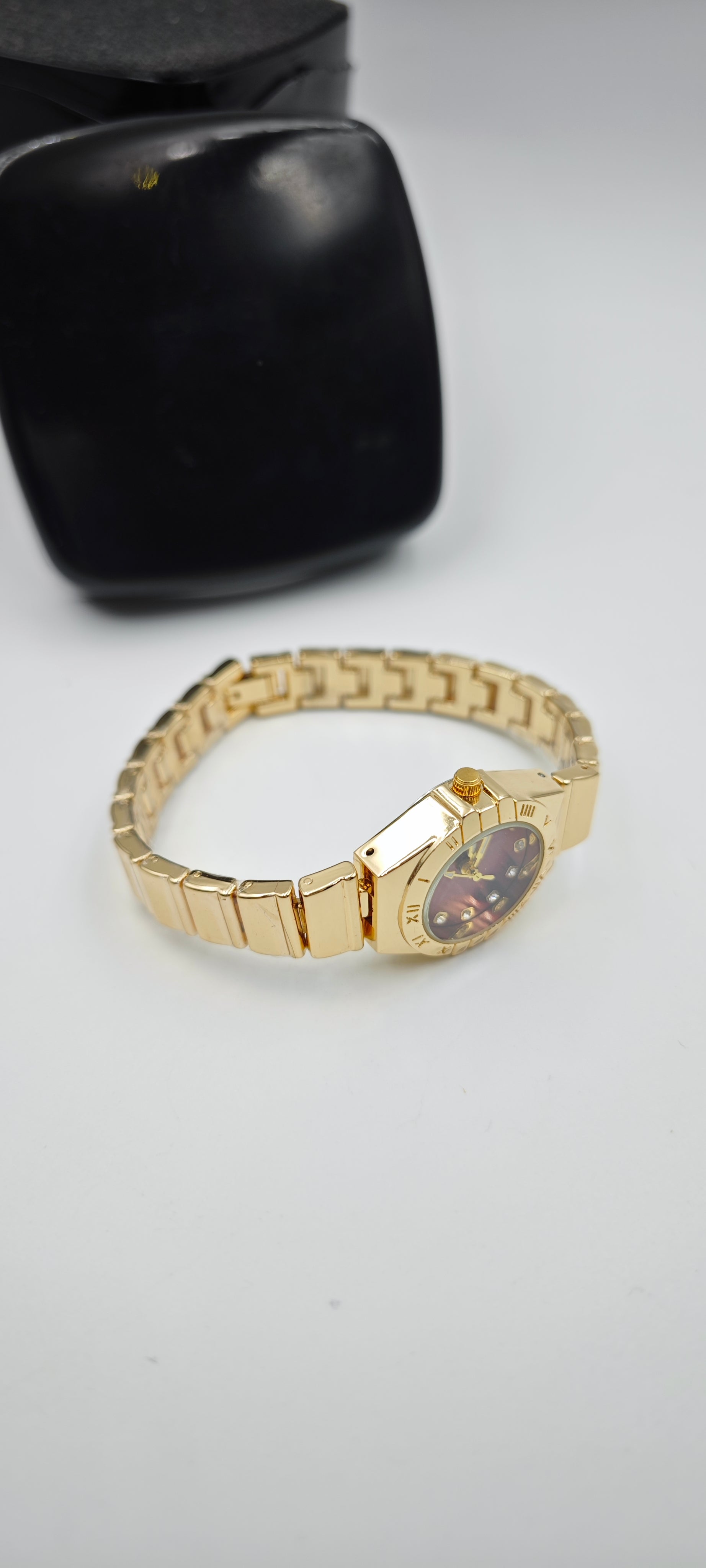 Minimalist Vintage Bayan