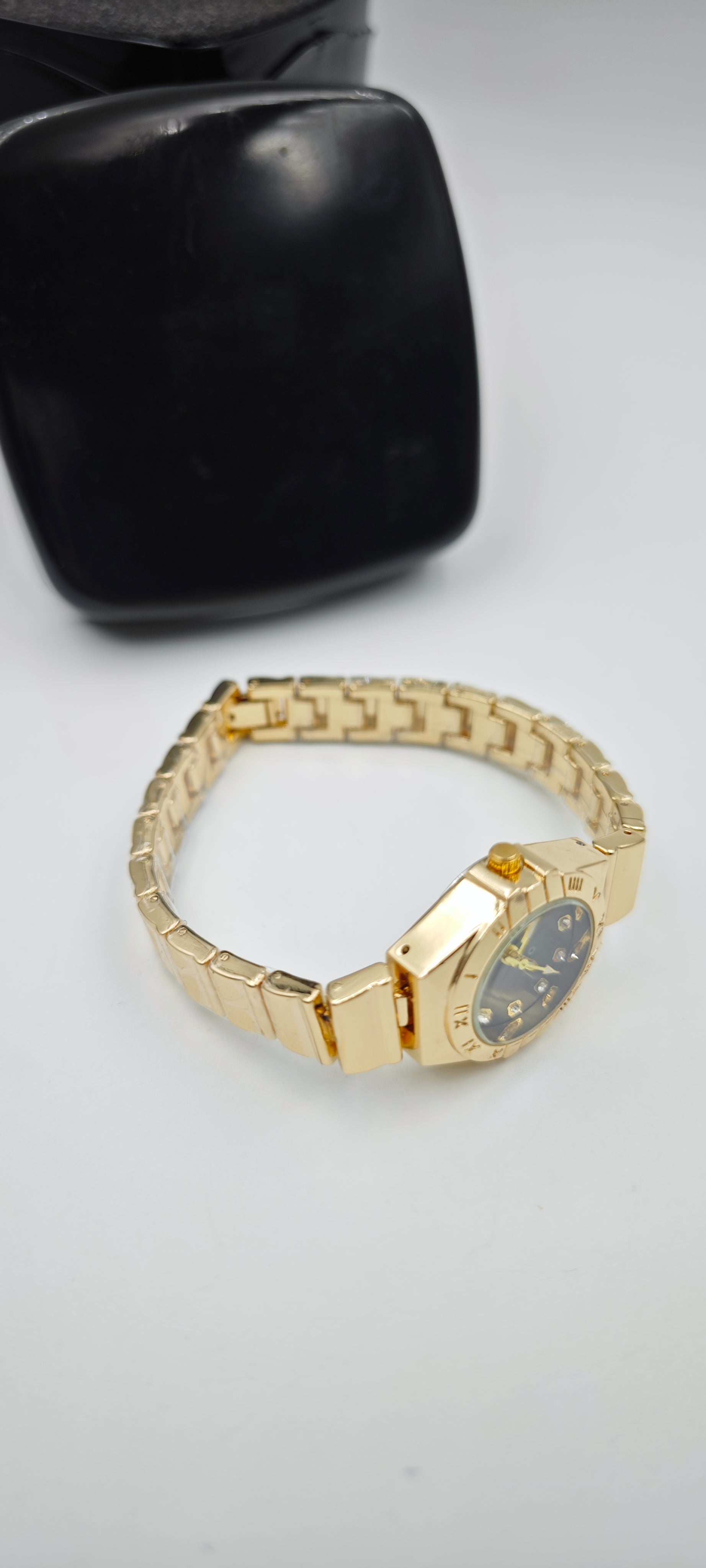 Minimalist Vintage Bayan