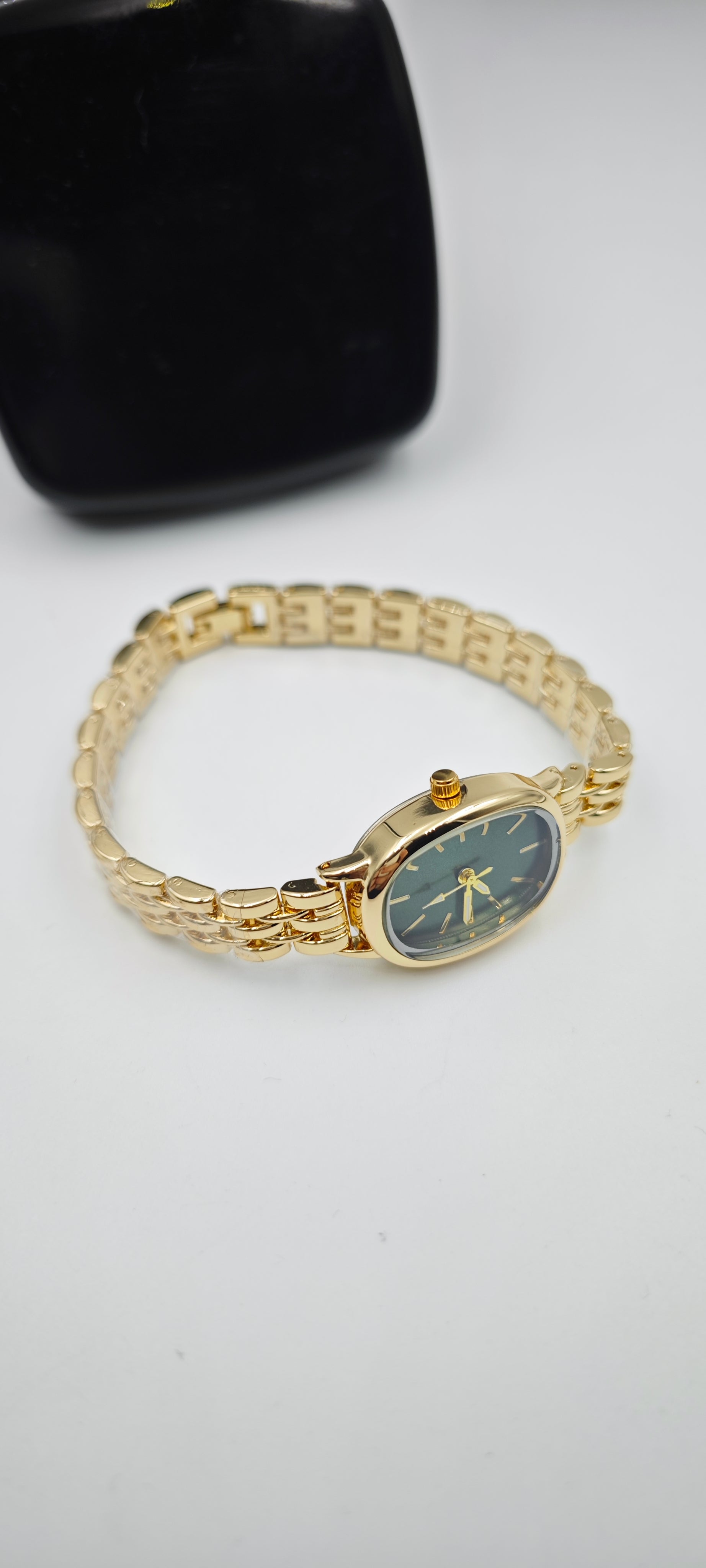 Minimalist Vintage Bayan