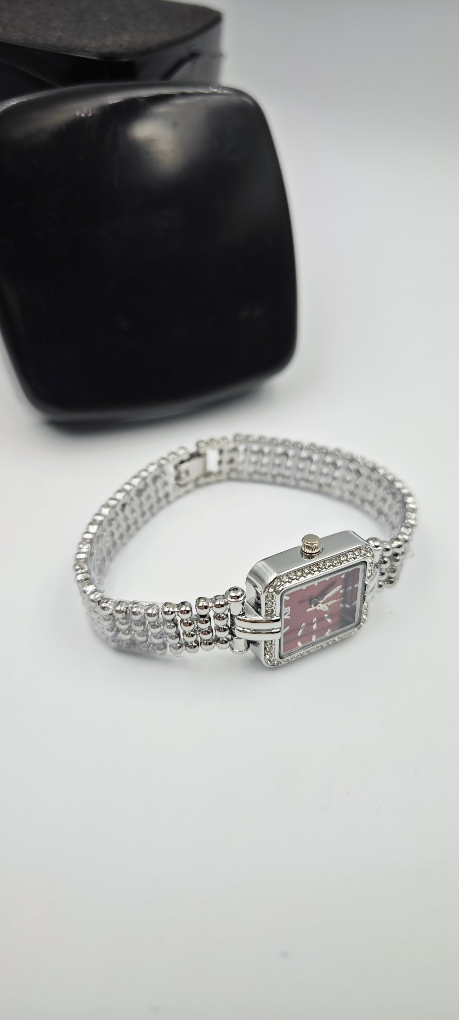 Minimalist Vintage Bayan