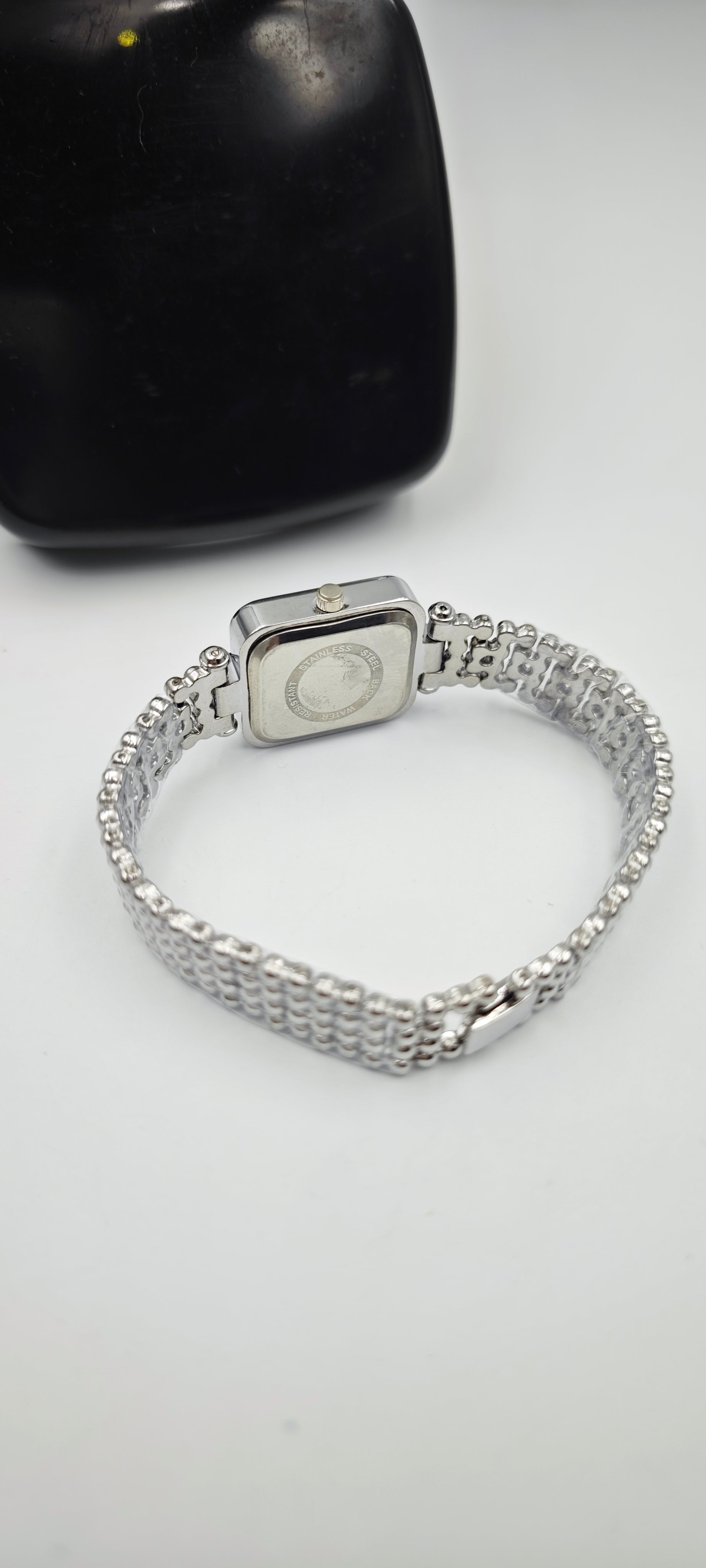 Minimalist Vintage Bayan