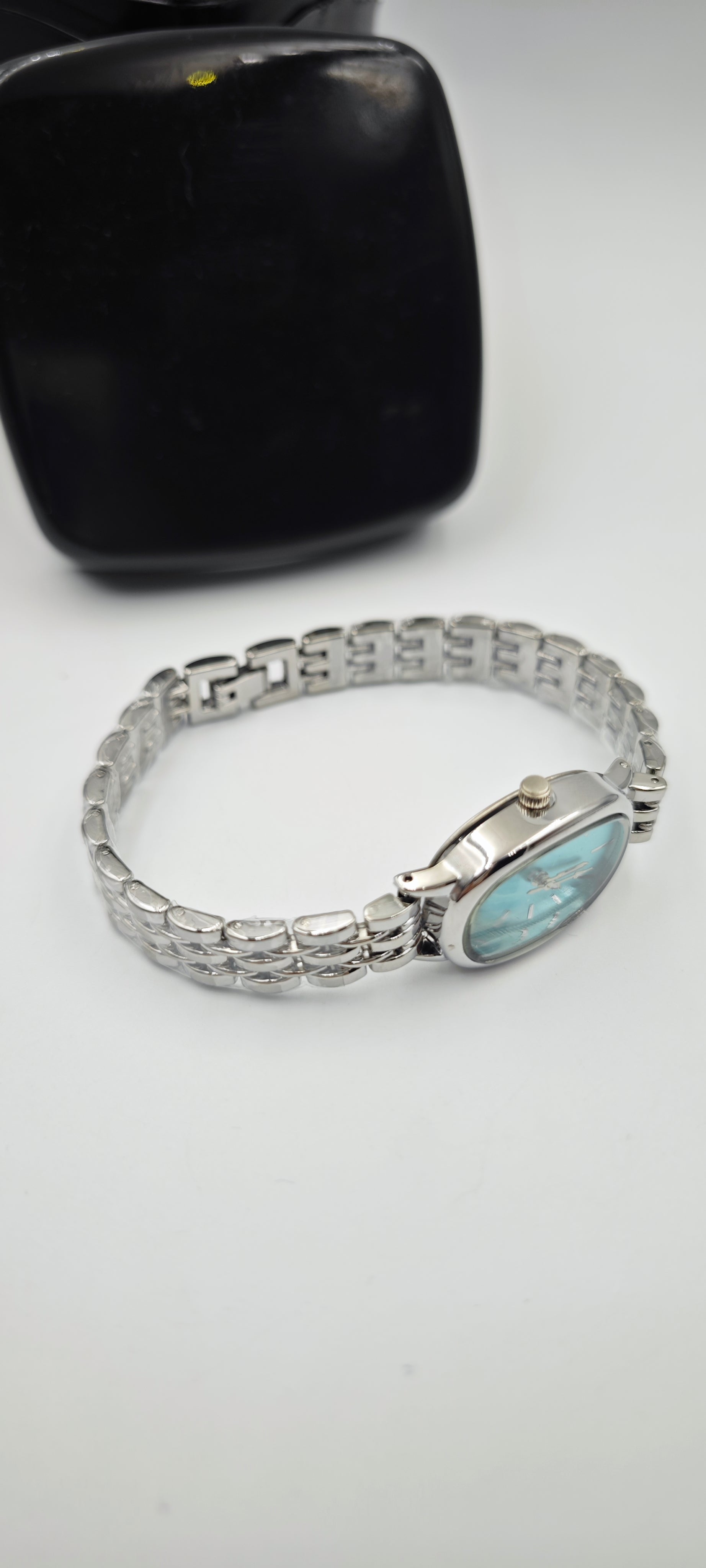 Minimalist Vintage Bayan