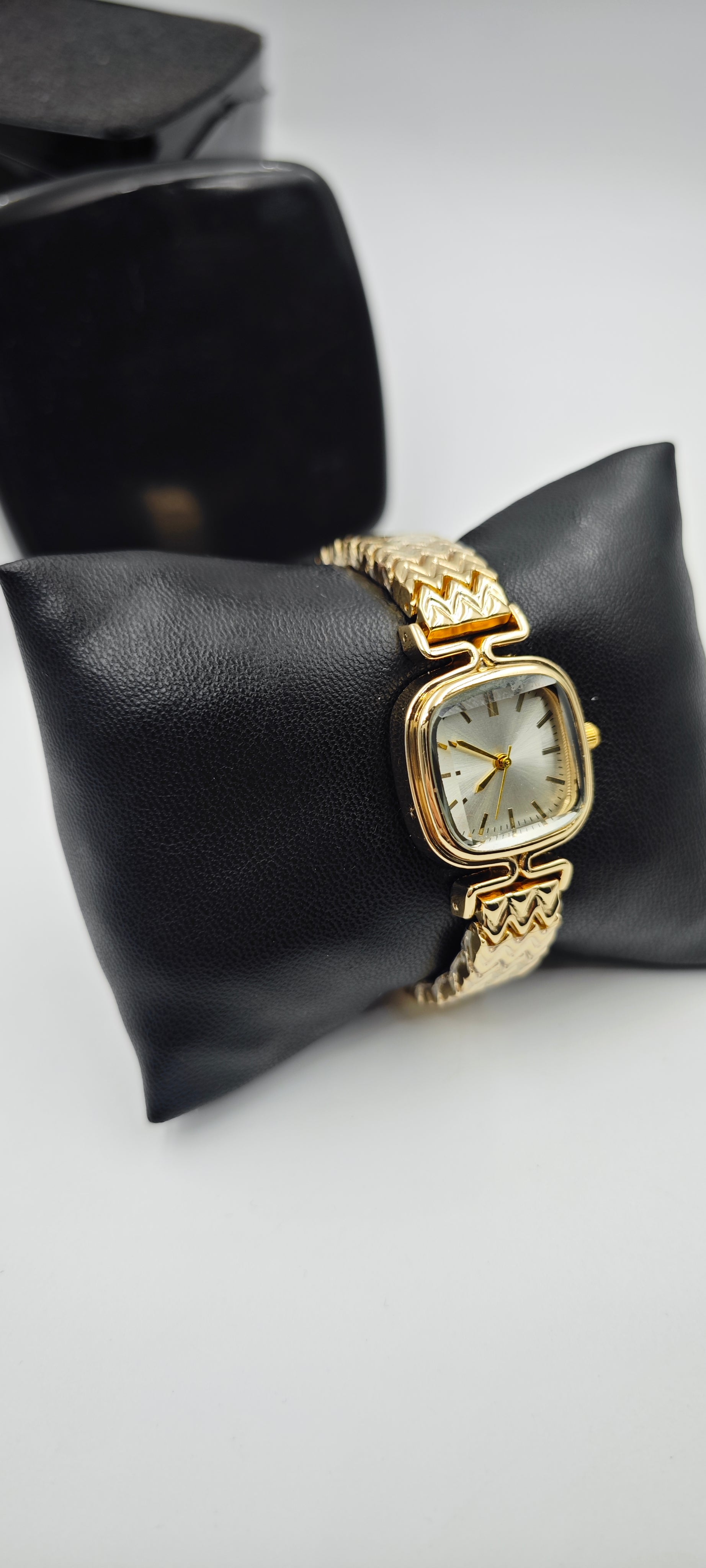 Minimalist Vintage Bayan