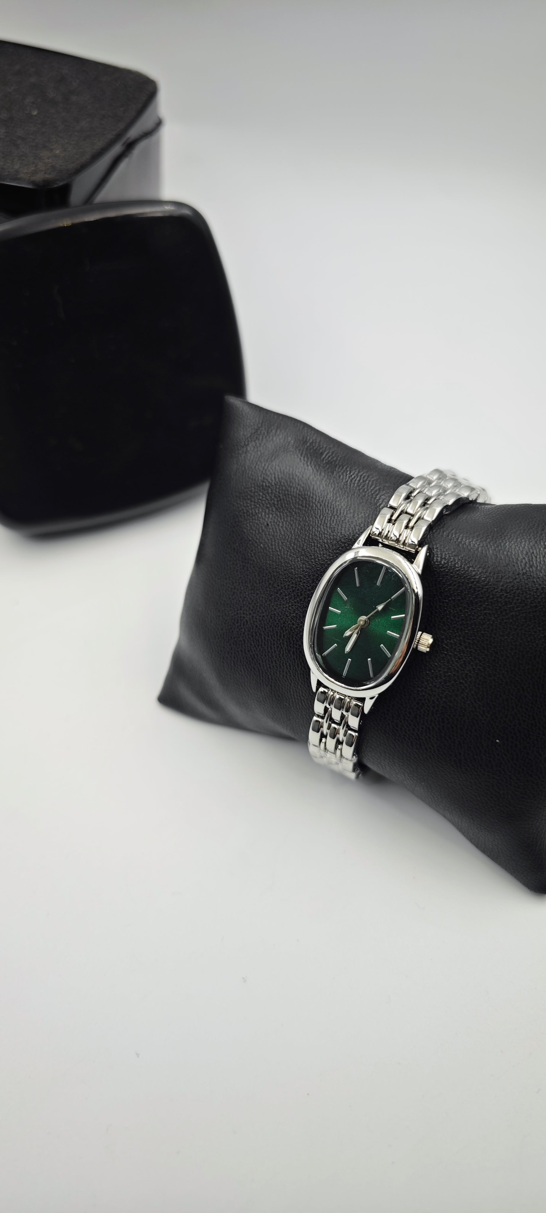 Minimalist Vintage Bayan