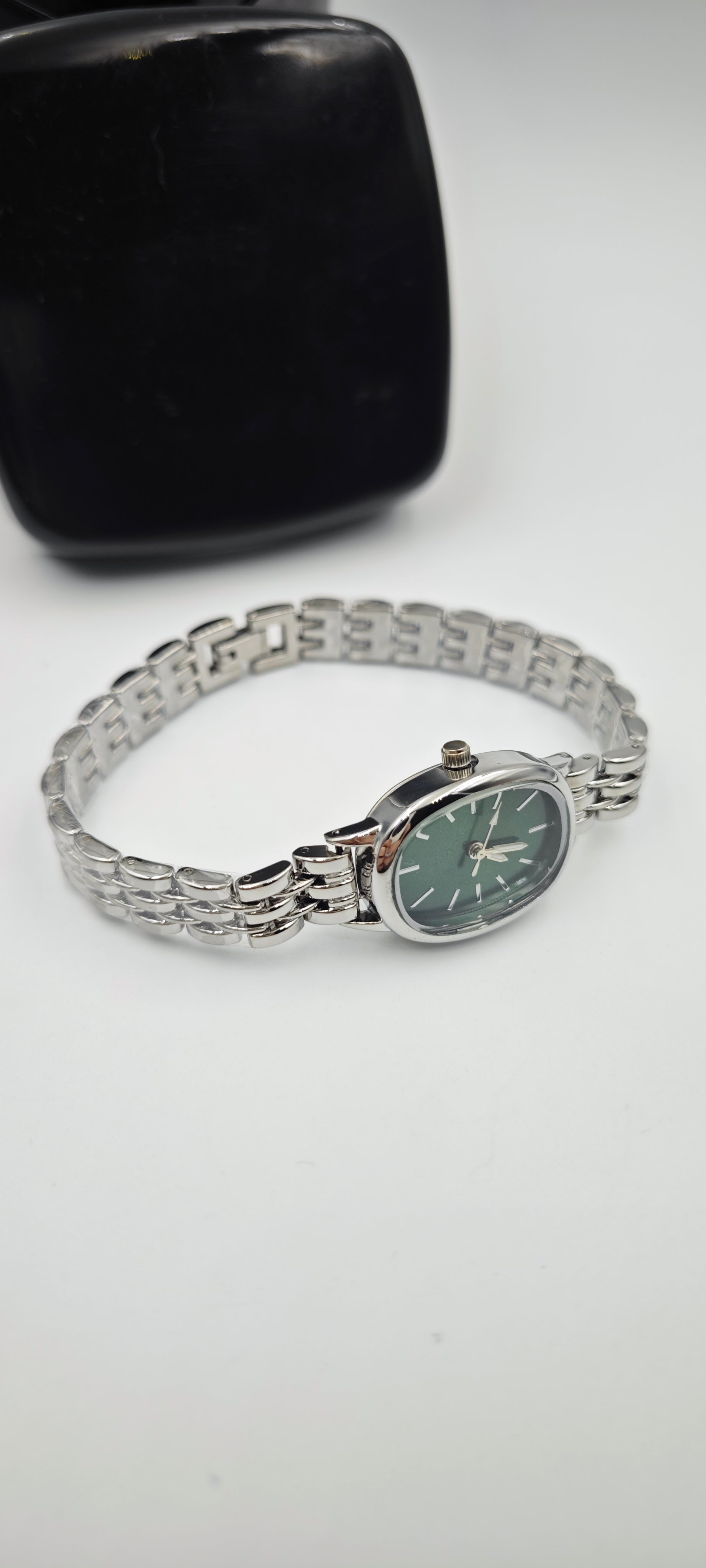 Minimalist Vintage Bayan