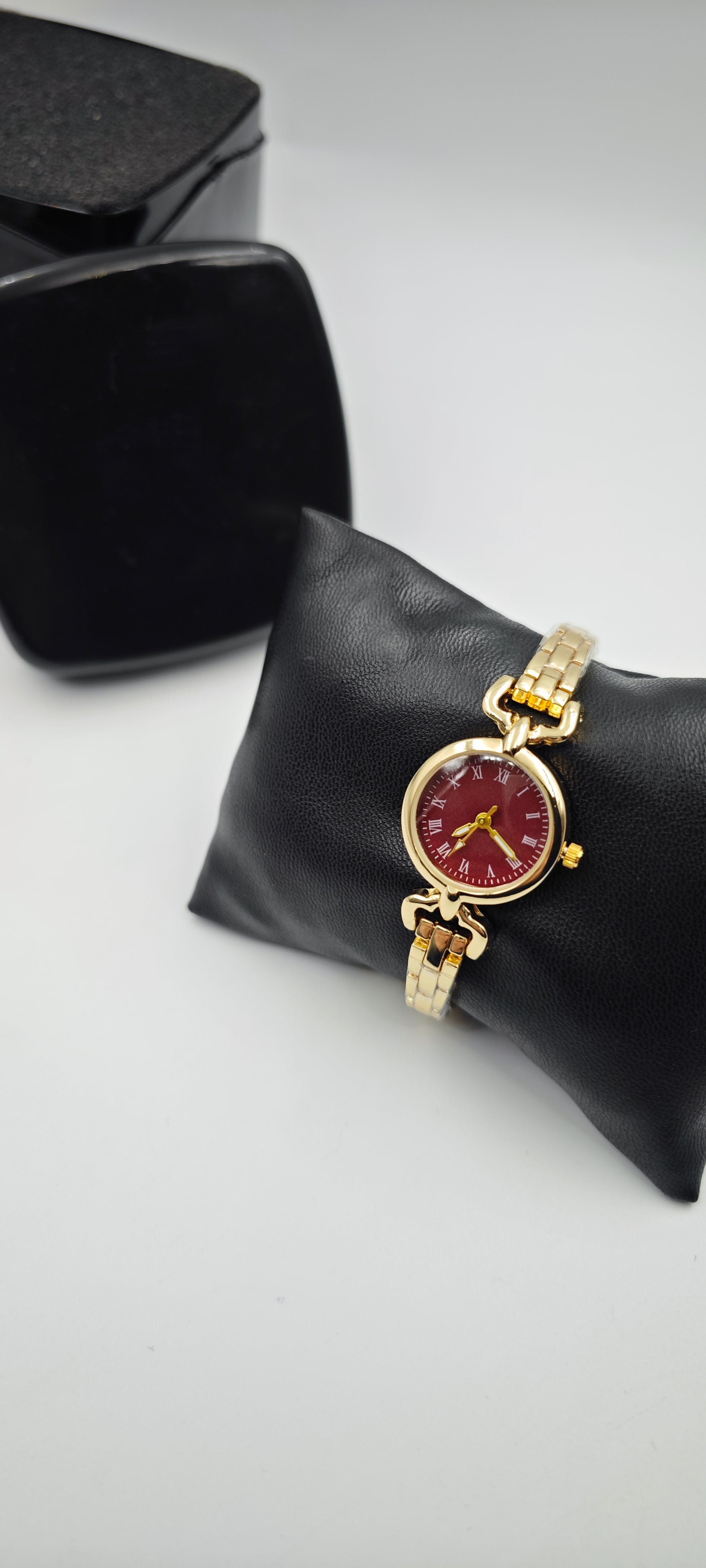 Minimalist Vintage Bayan