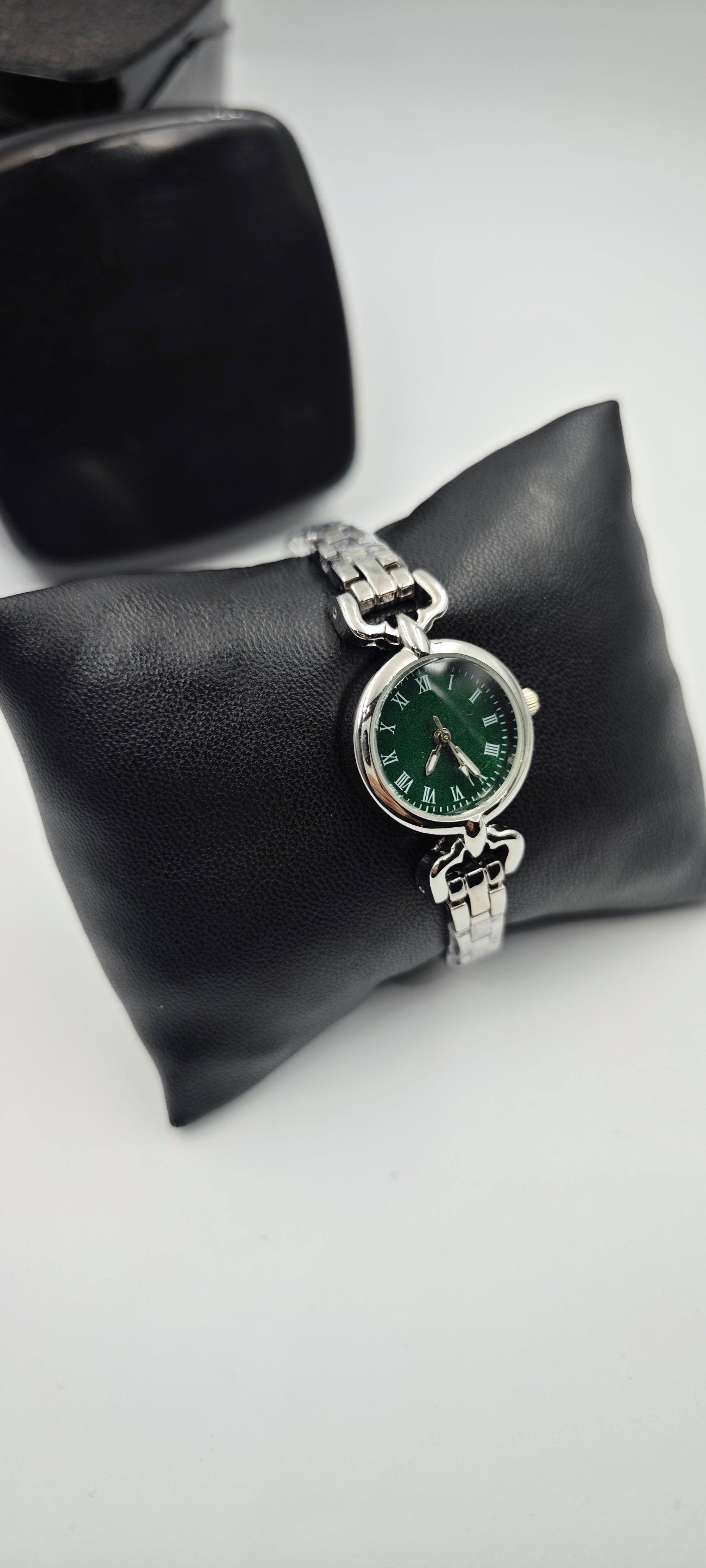 Minimalist Vintage Bayan