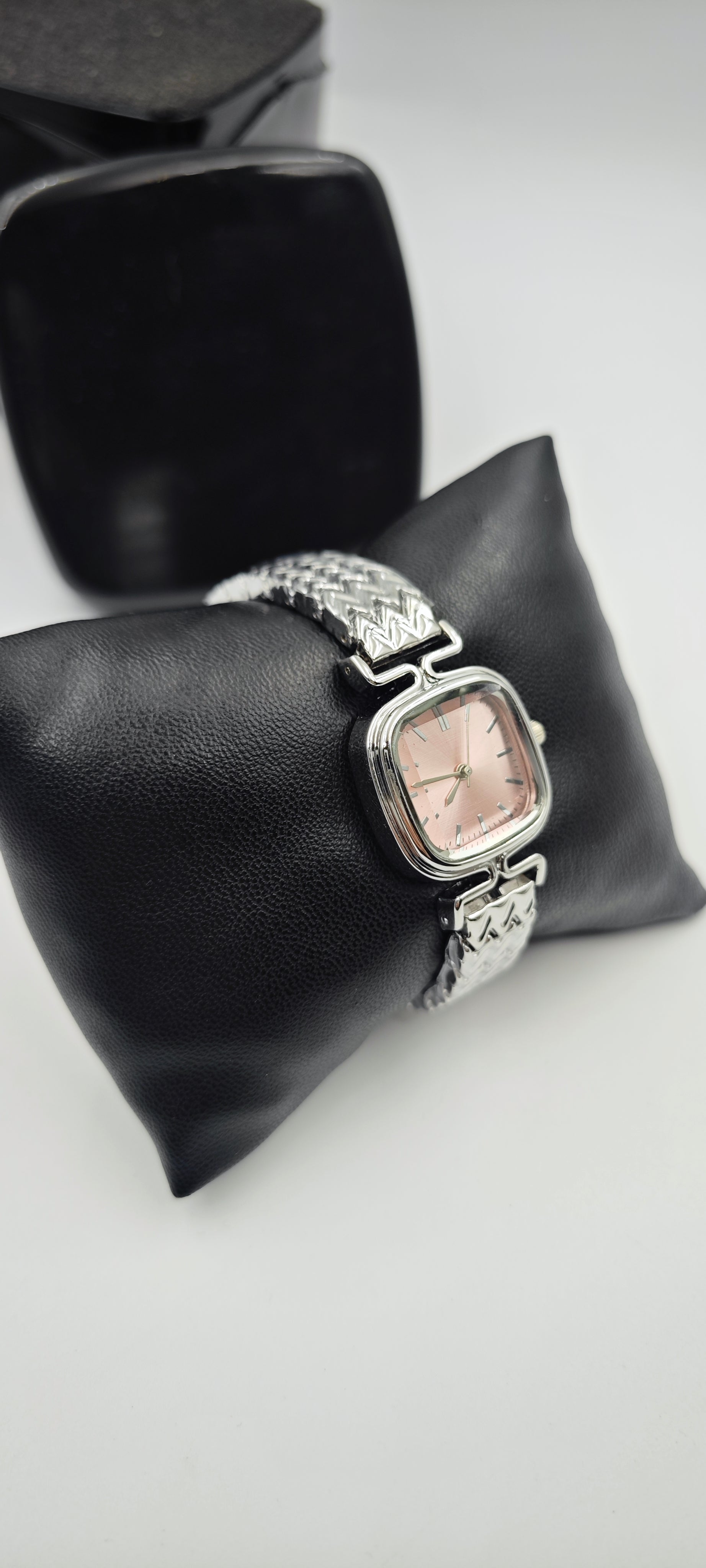 Minimalist Vintage Bayan