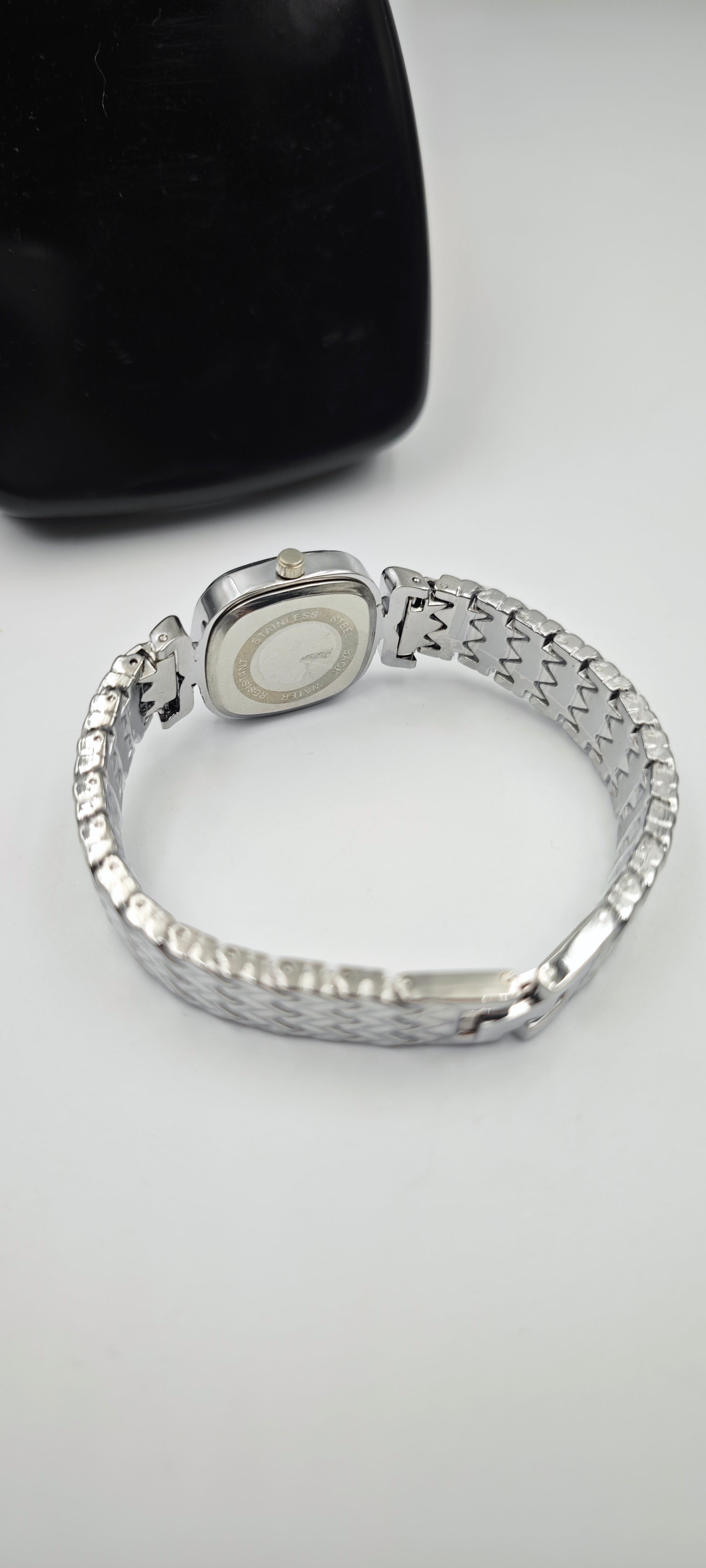 Minimalist Vintage Bayan