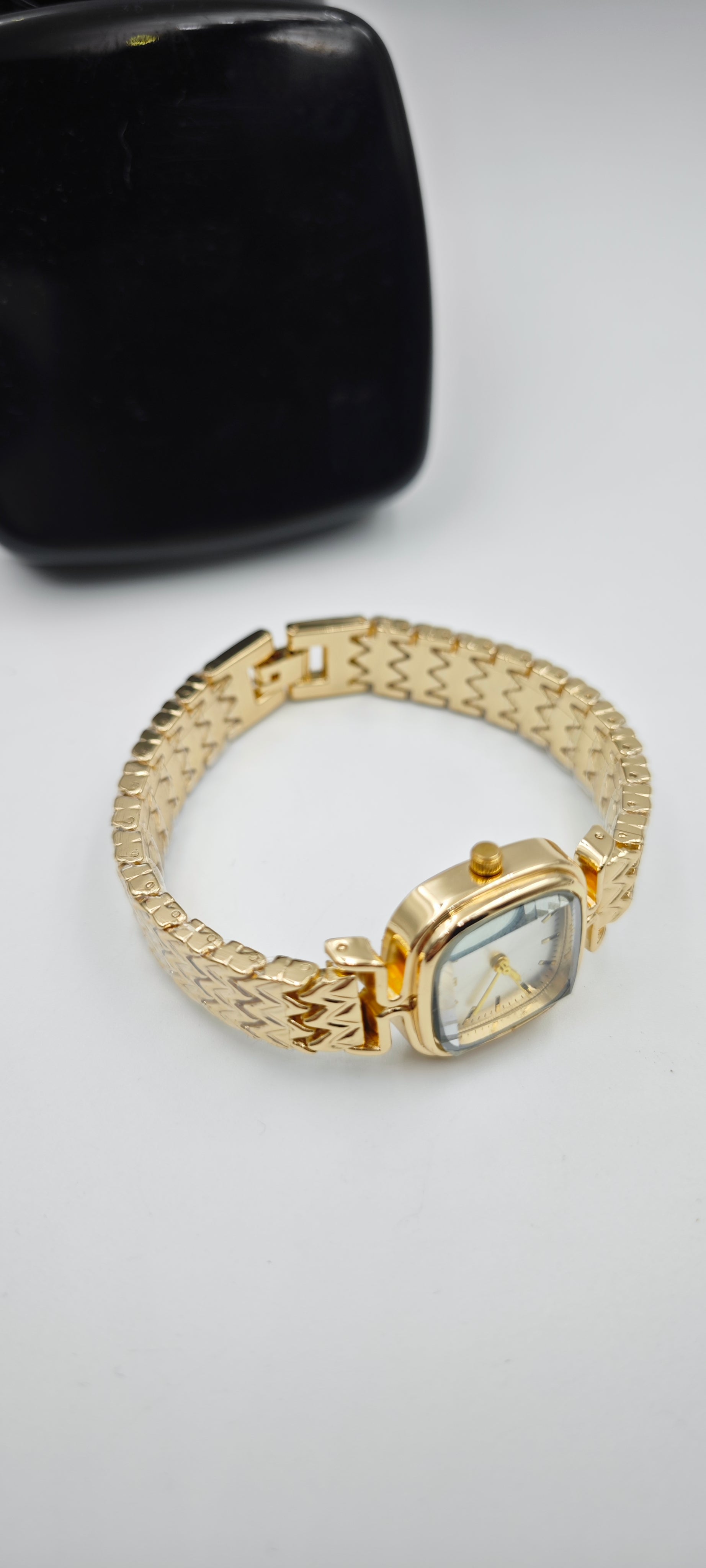 Minimalist Vintage Bayan