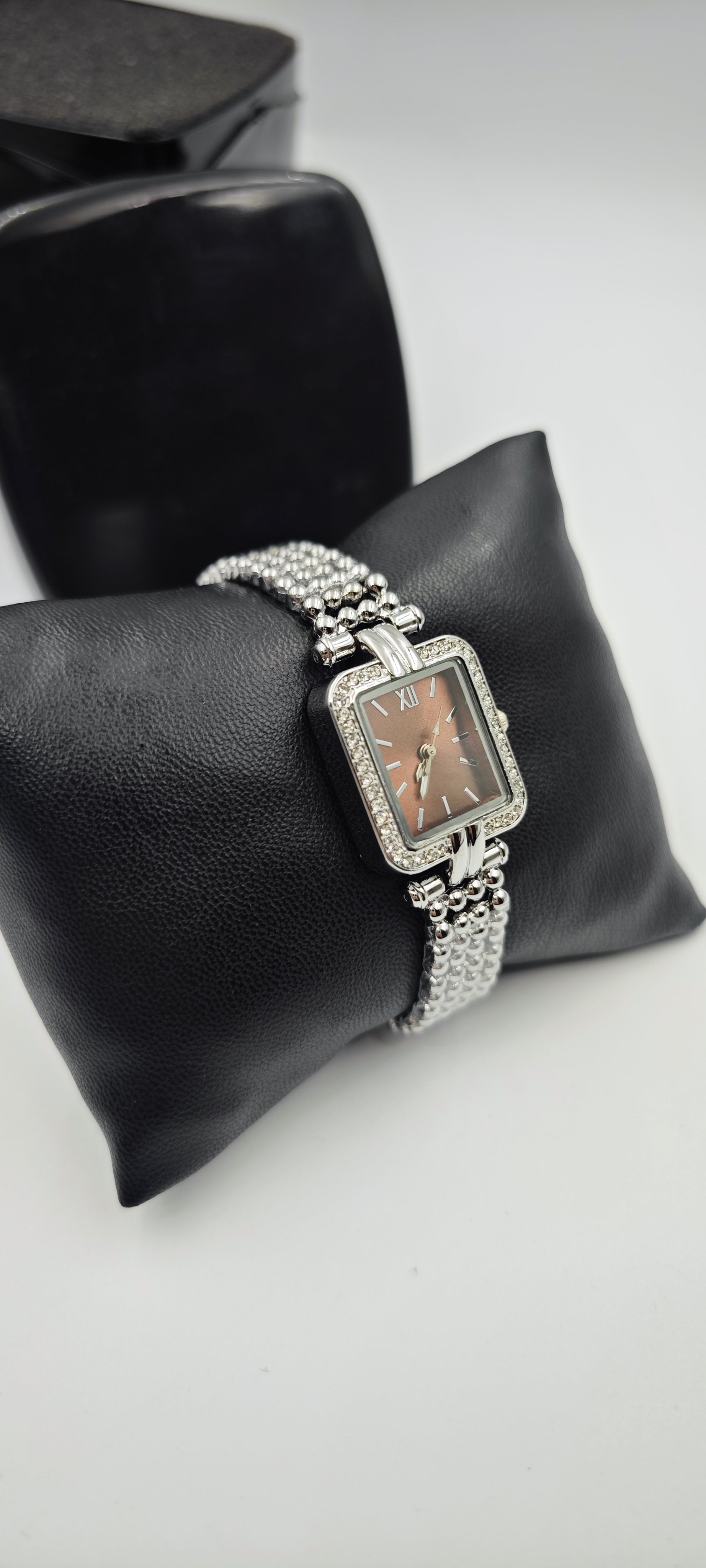 Minimalist Vintage Bayan