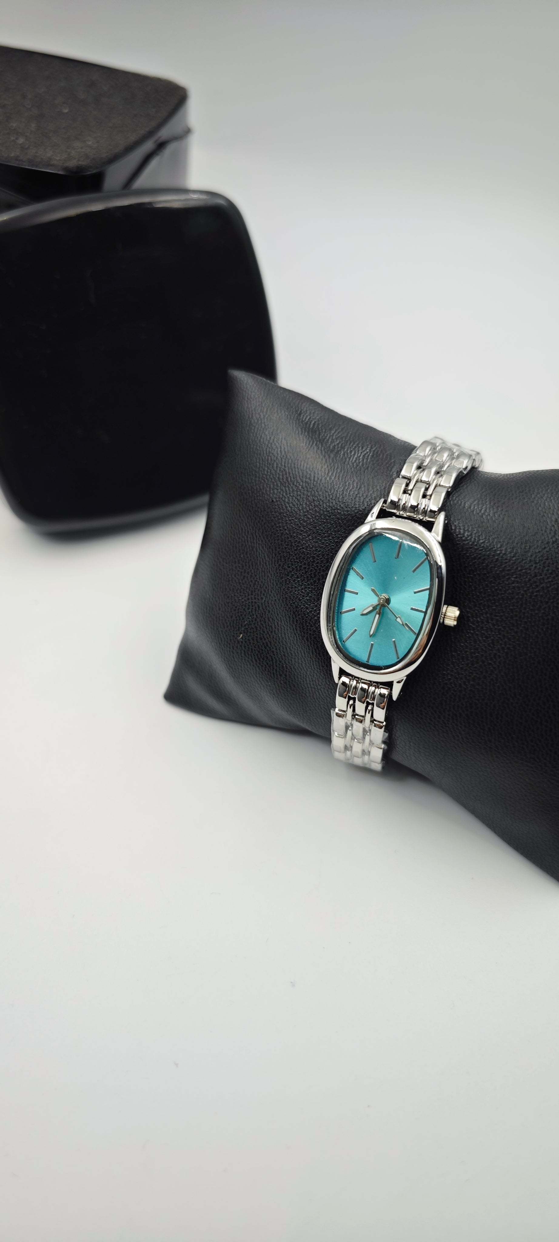 Minimalist Vintage Bayan