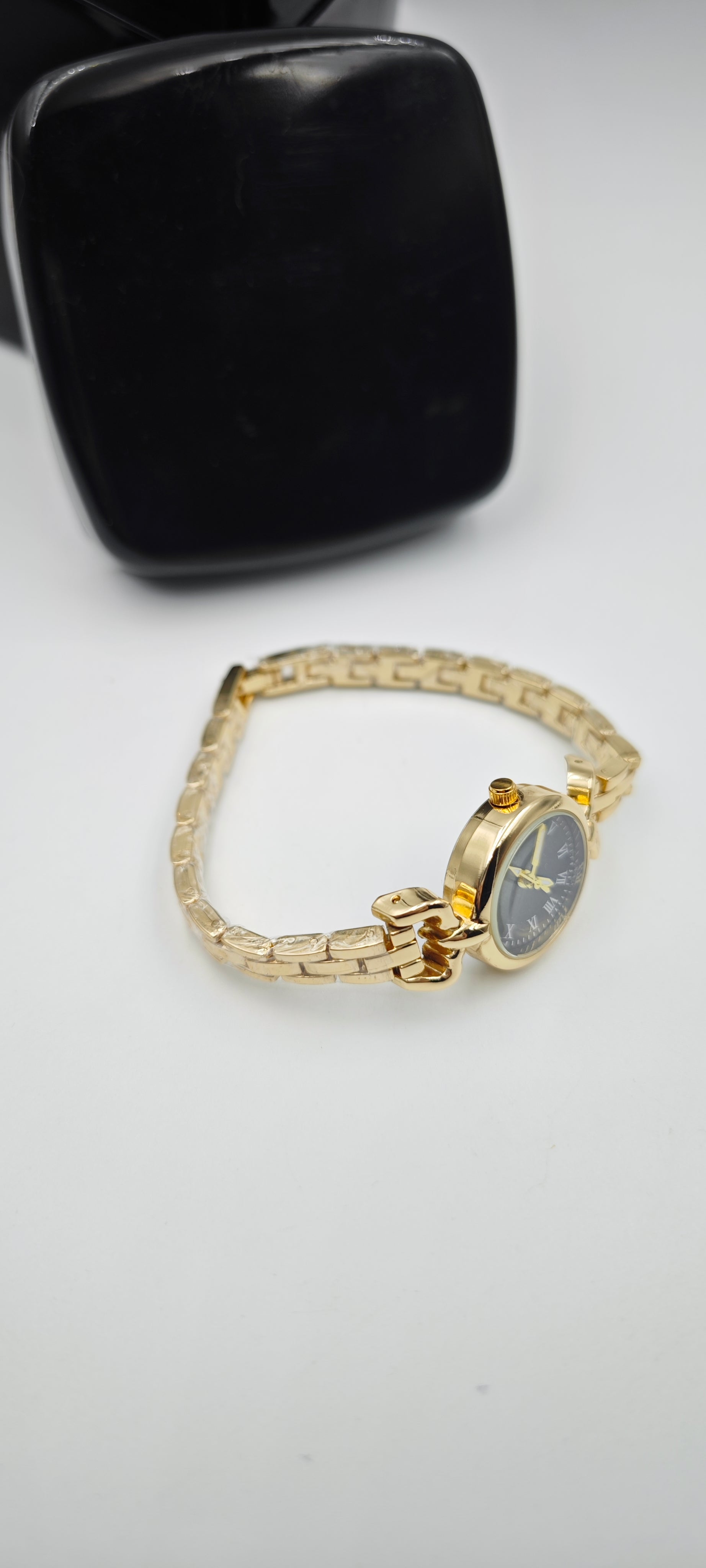 Minimalist Vintage Bayan