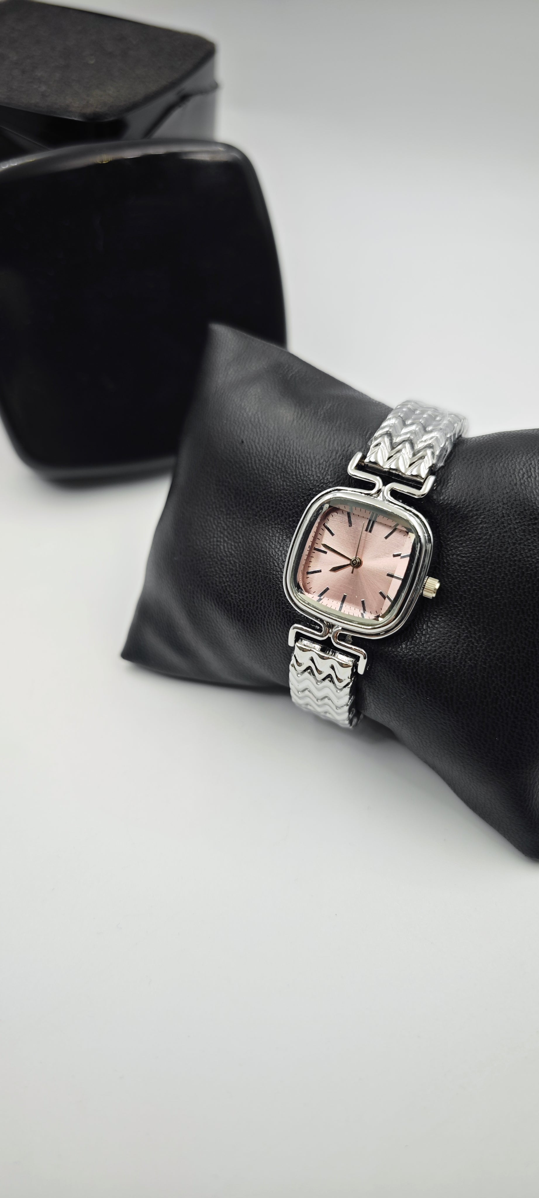 Minimalist Vintage Bayan