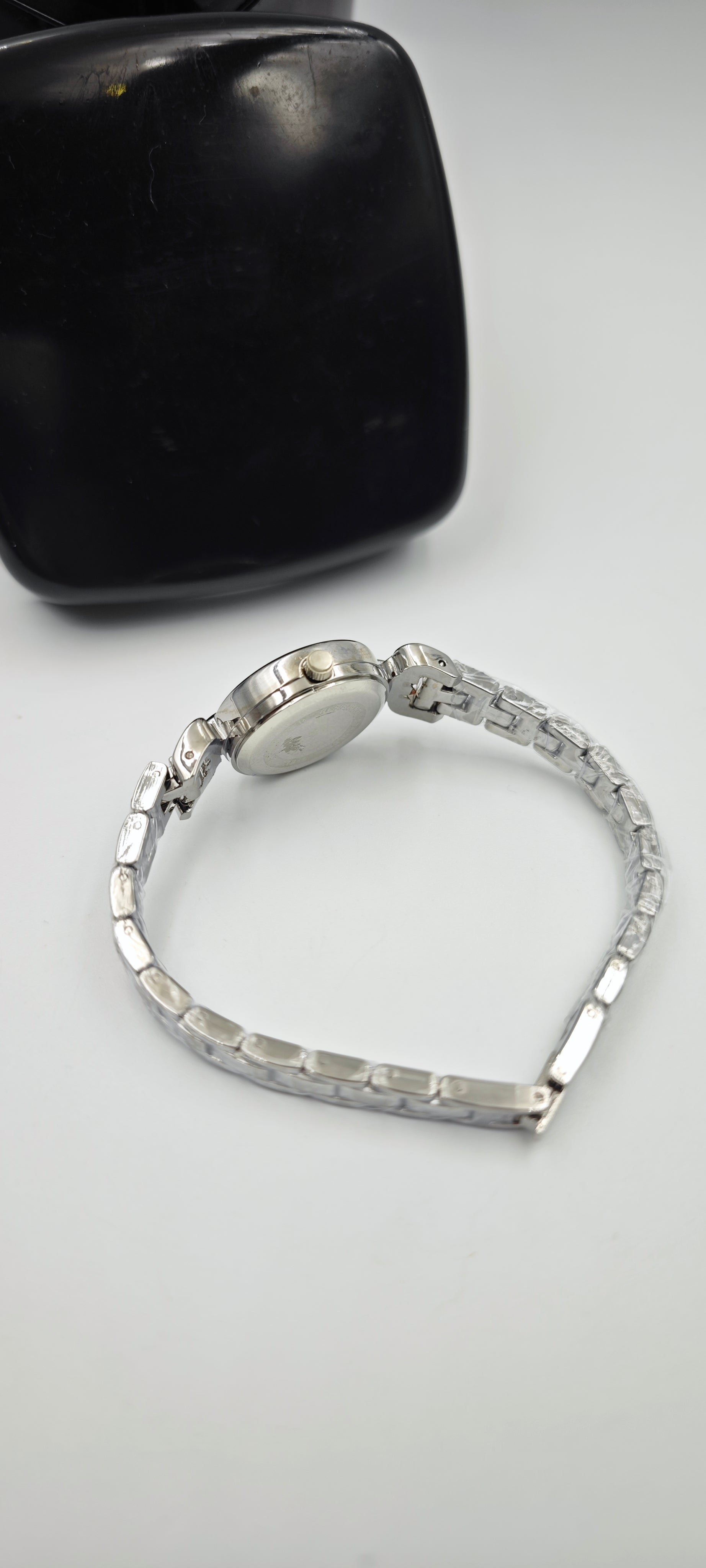 Minimalist Vintage Bayan