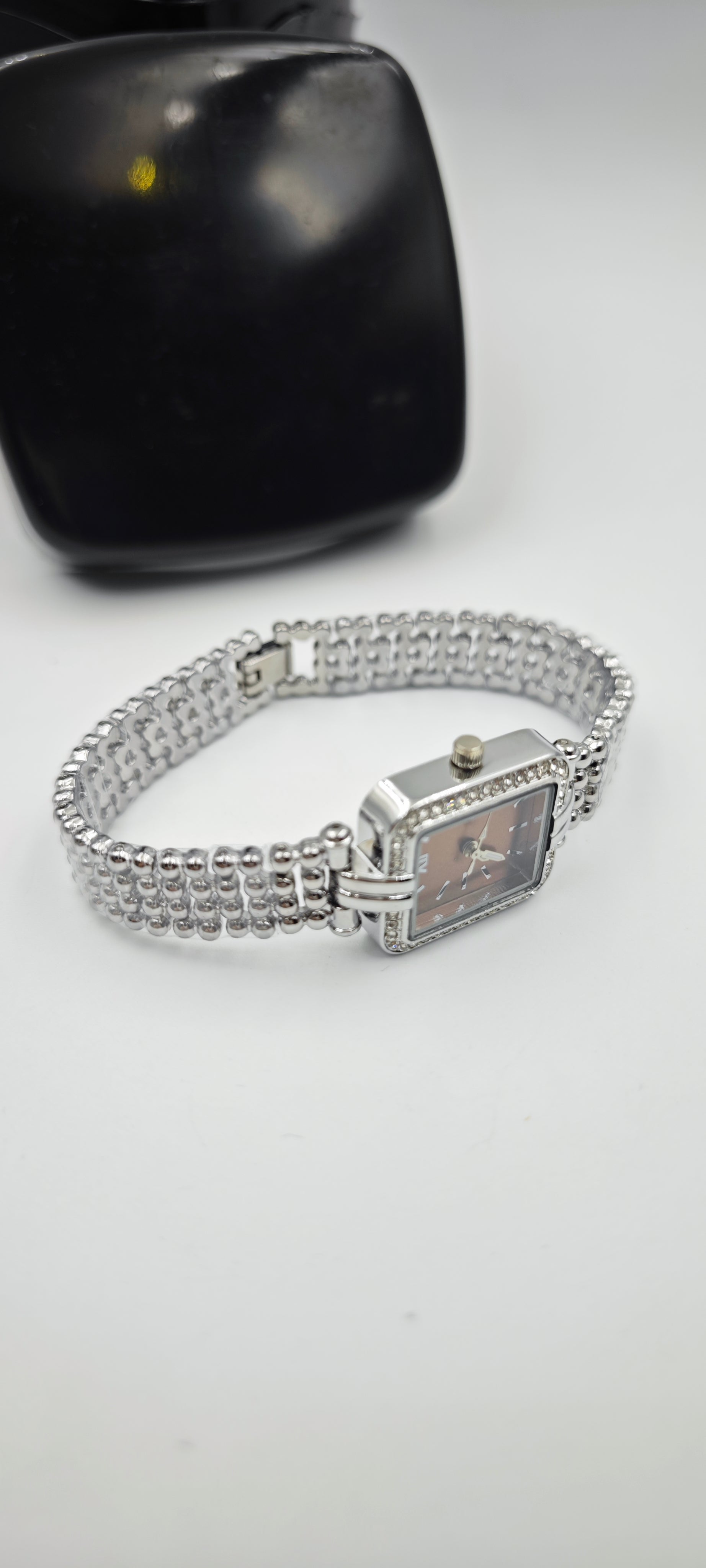 Minimalist Vintage Bayan