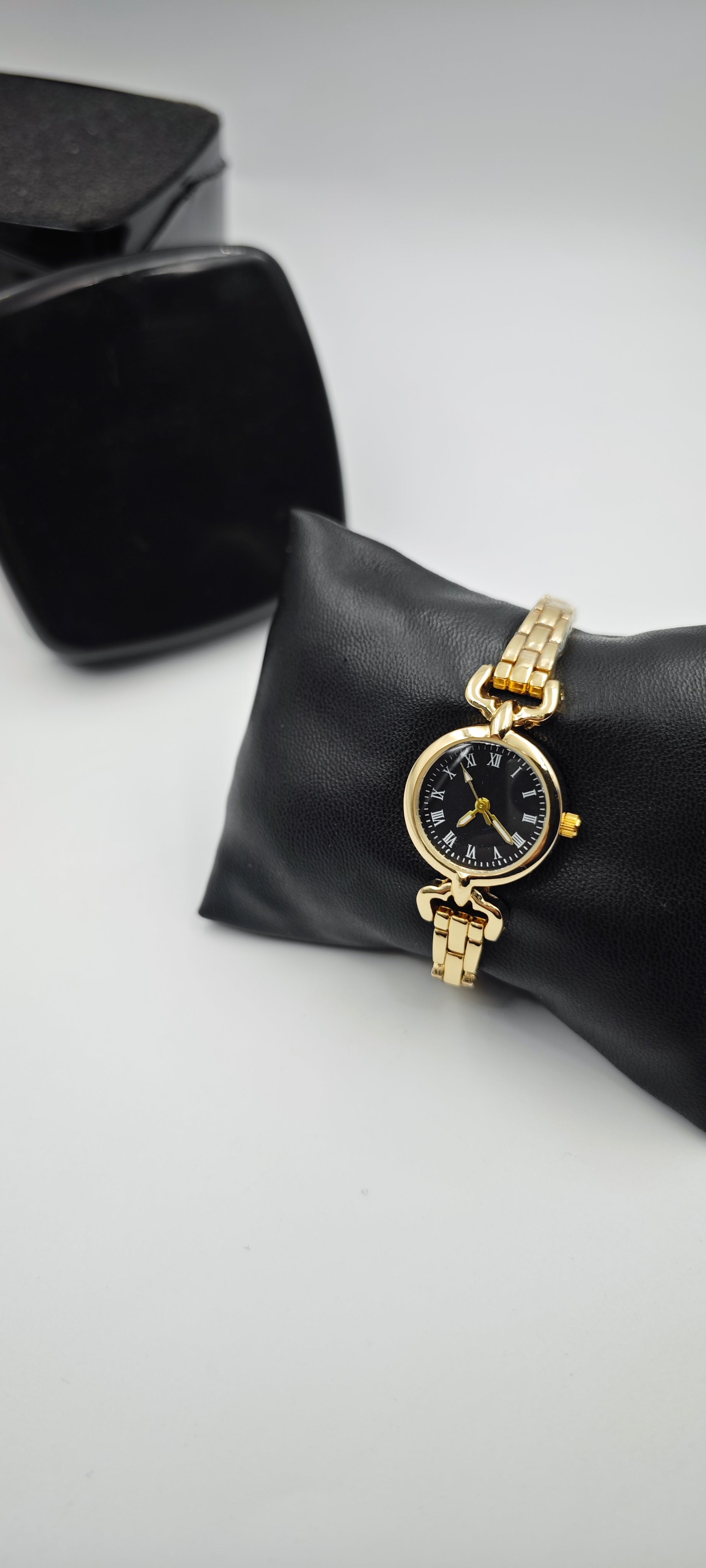 Minimalist Vintage Bayan