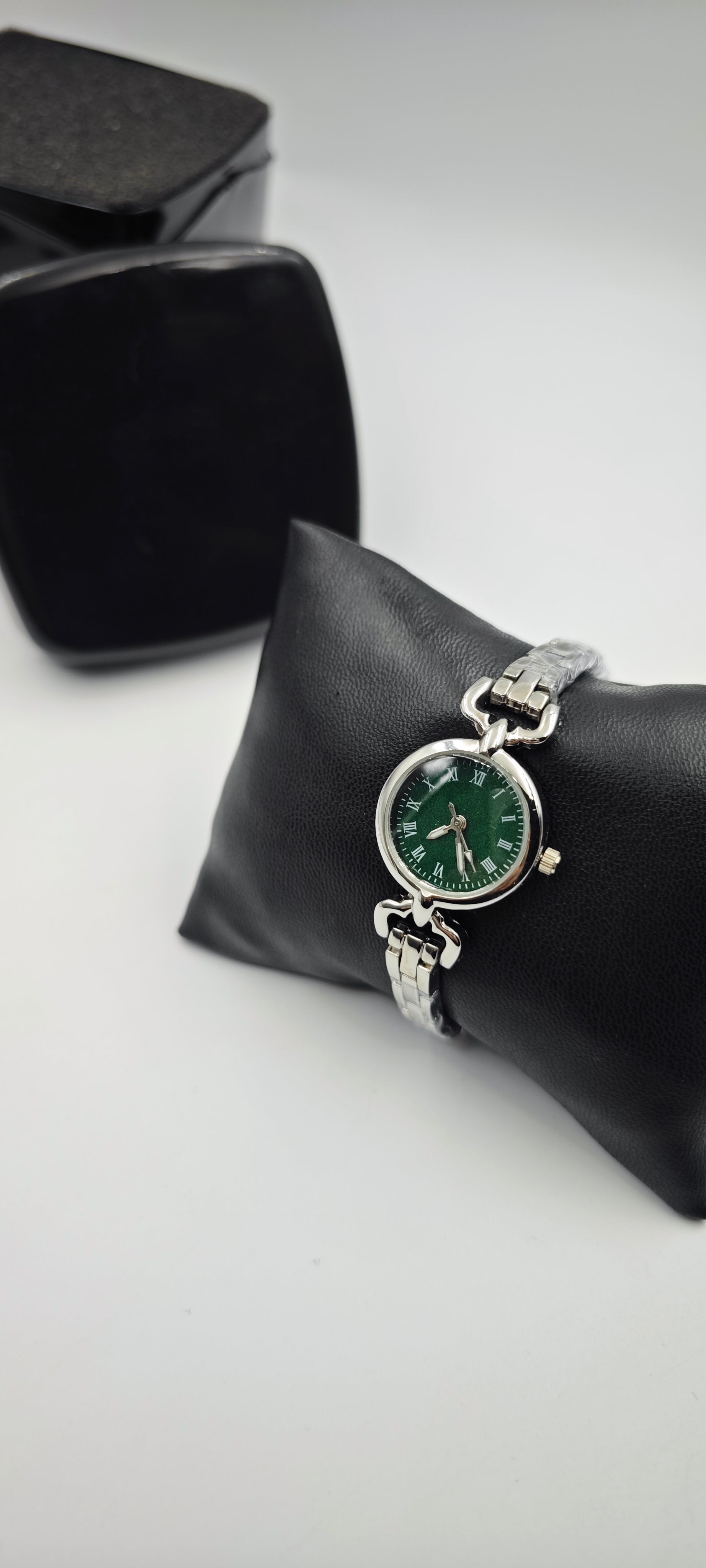 Minimalist Vintage Bayan