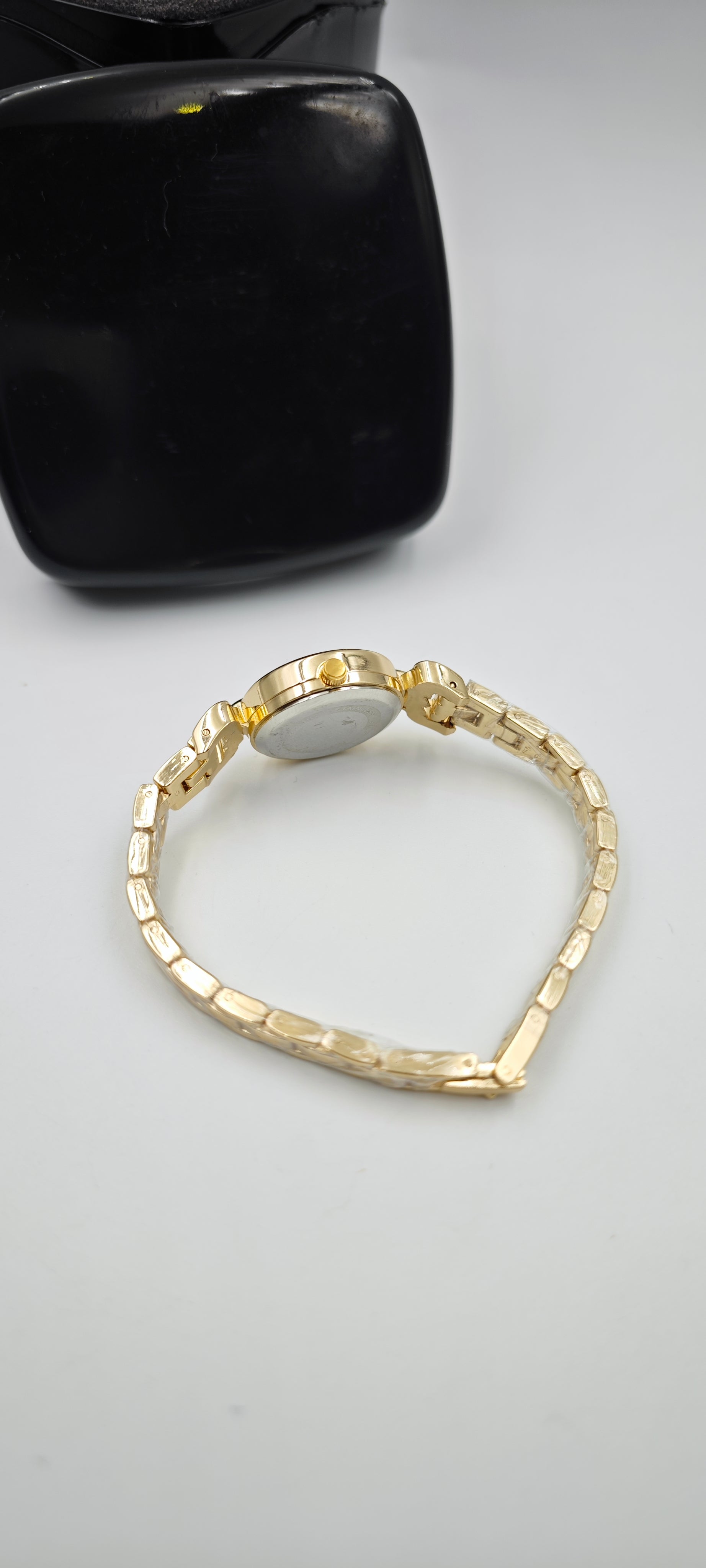 Minimalist Vintage Bayan