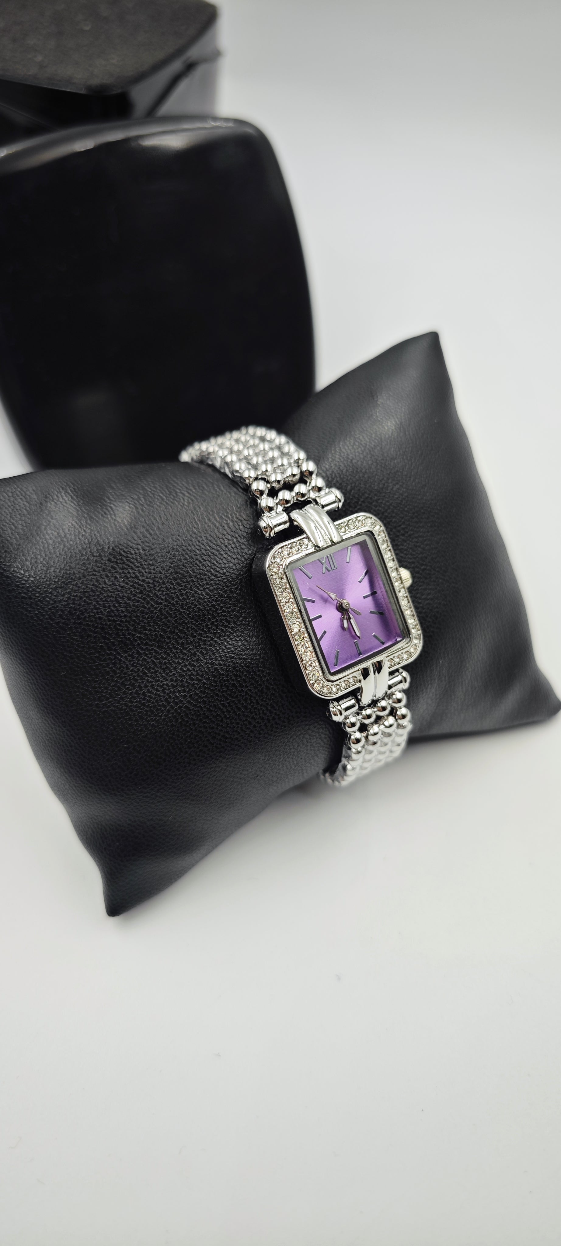 Minimalist Vintage Bayan