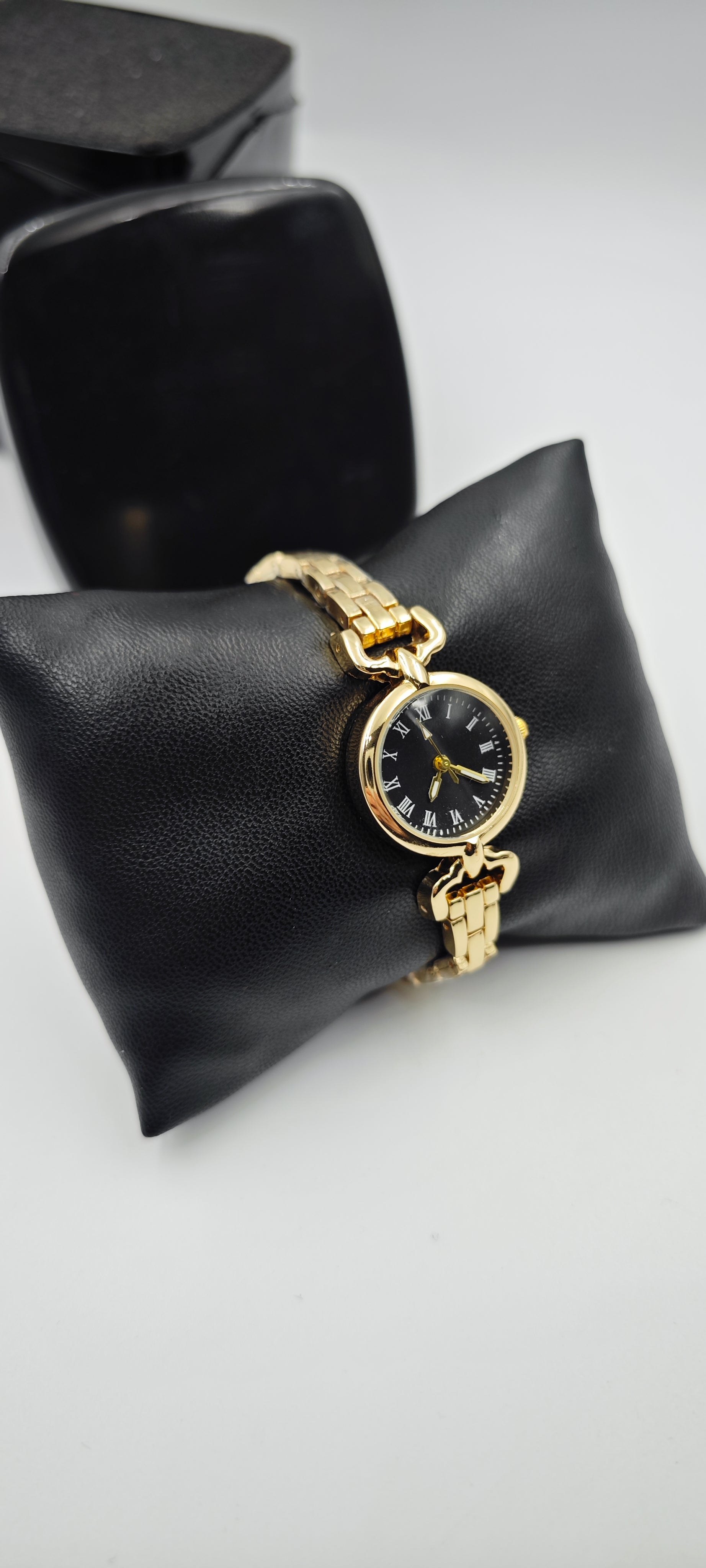 Minimalist Vintage Bayan