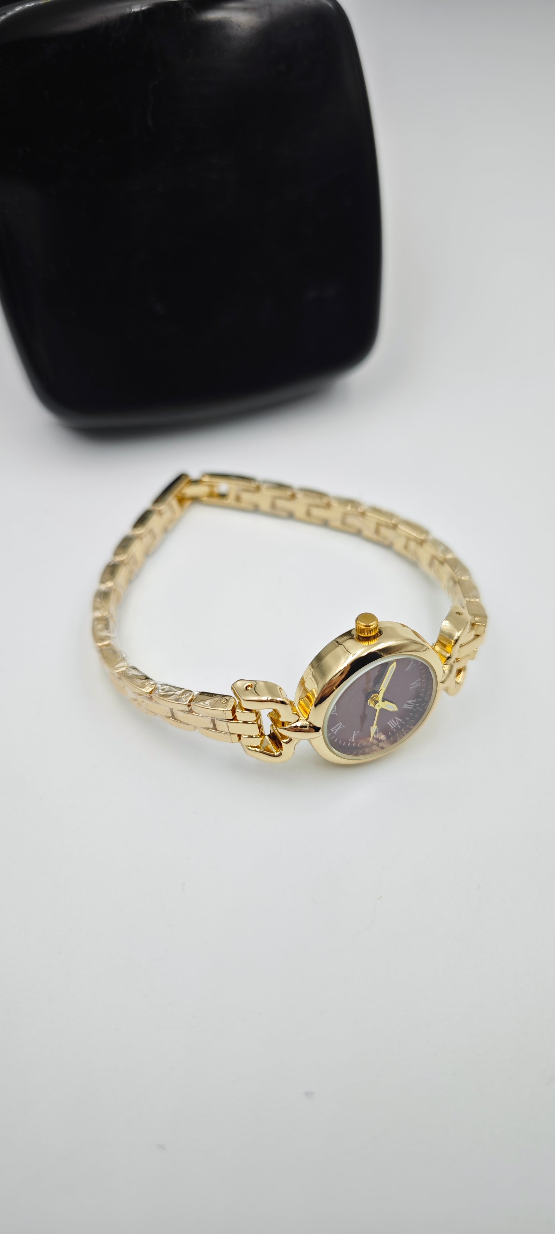 Minimalist Vintage Bayan