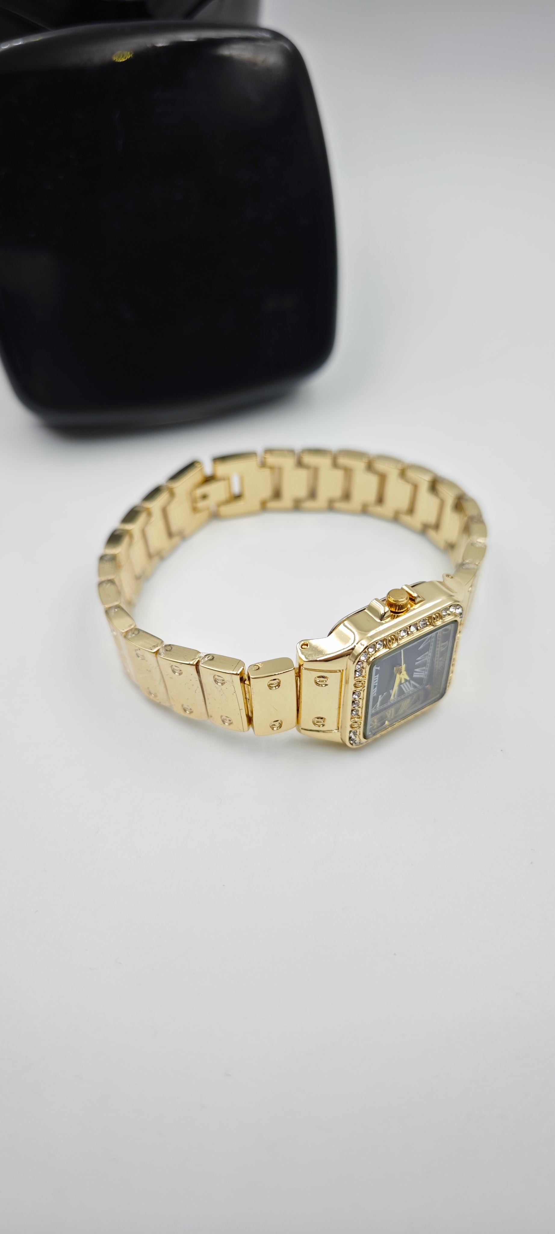 Minimalist Vintage Bayan