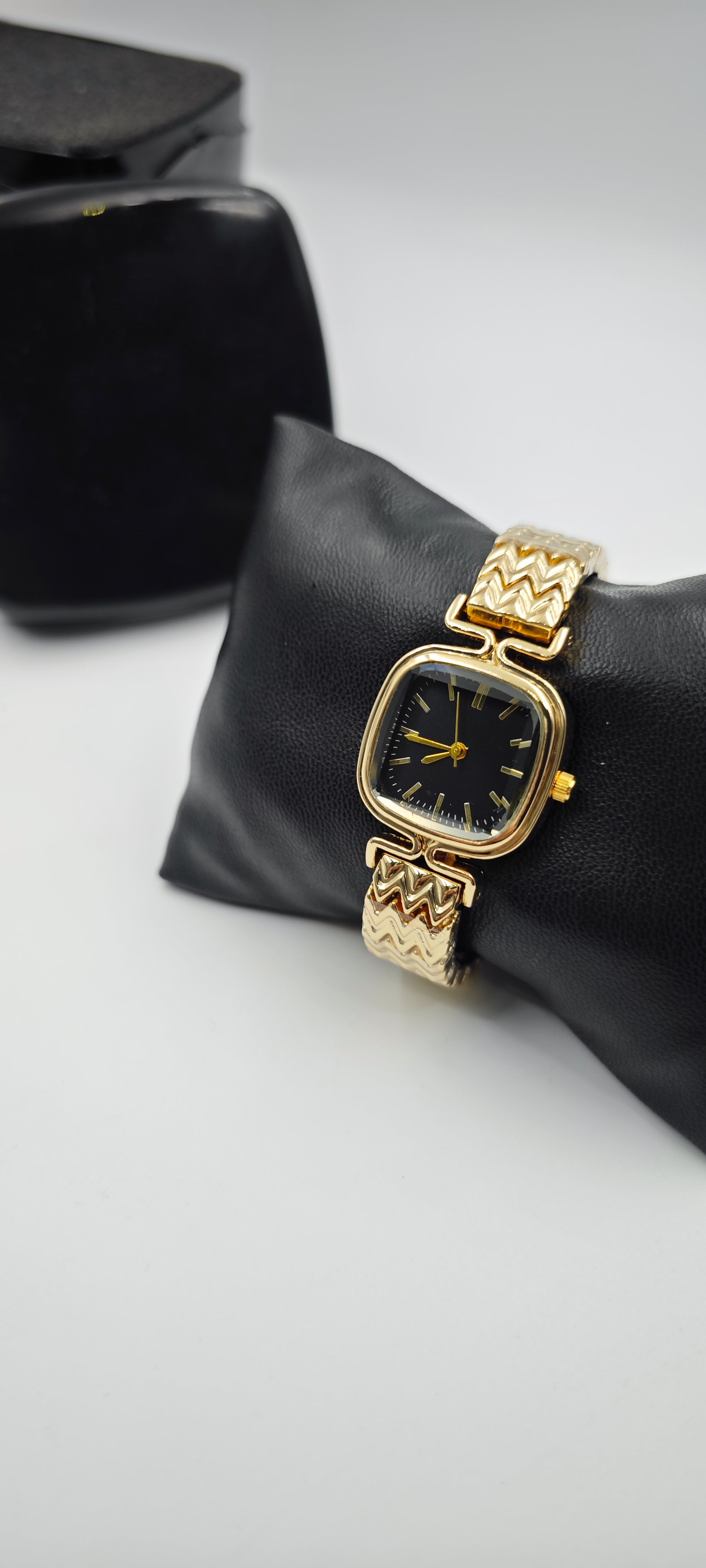 Minimalist Vintage Bayan